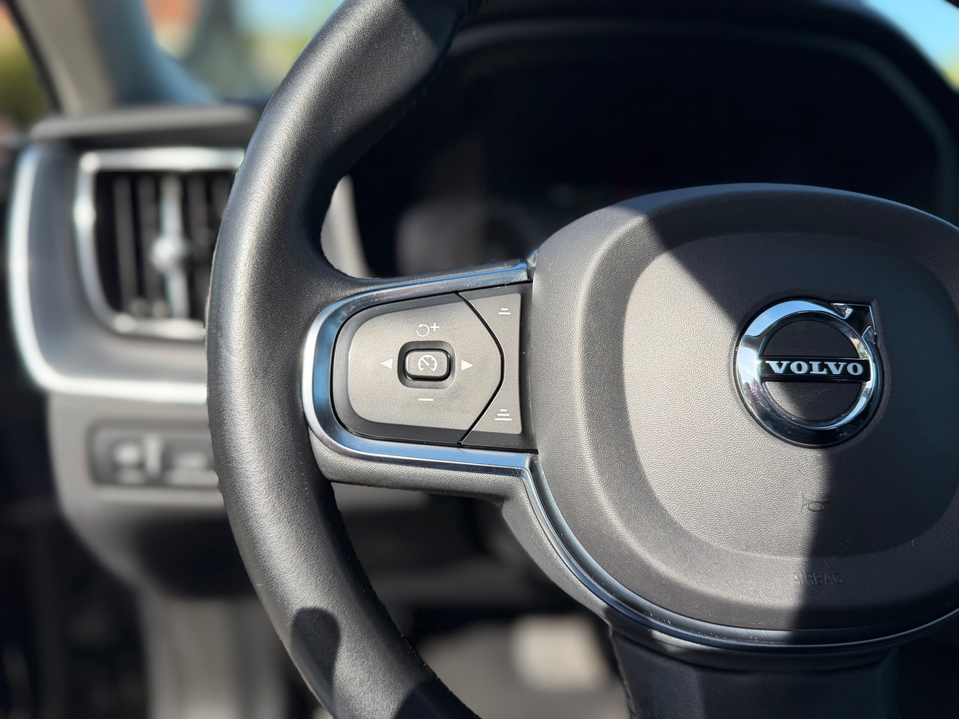 Volvo XC60 2.0 T8 Twin Engine AWD Momentum Pro (2020), foto 16