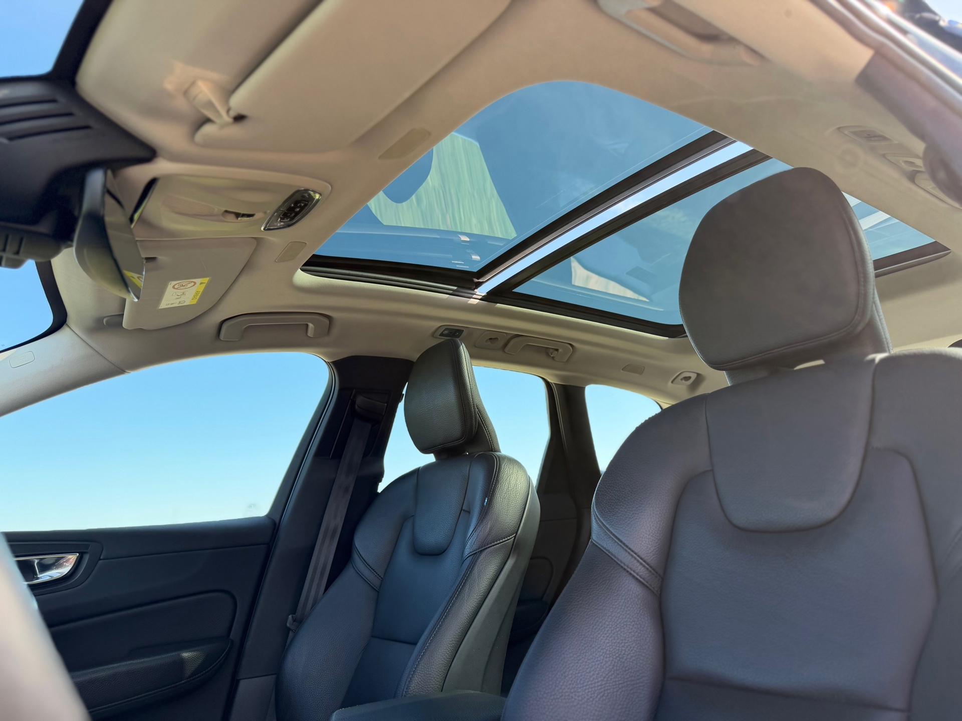 Volvo XC60 2.0 T8 Twin Engine AWD Momentum Pro (2020), foto 17