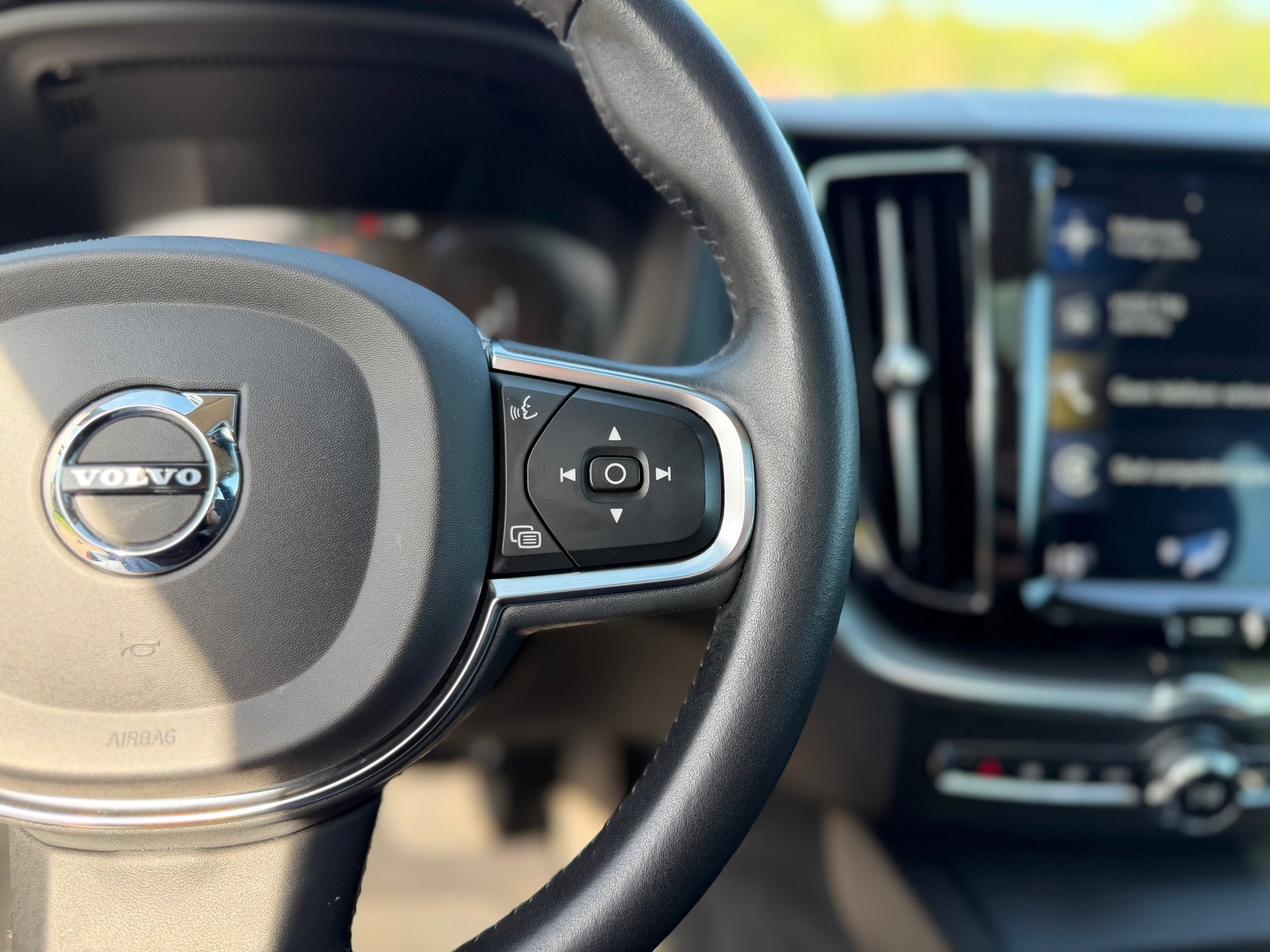 Volvo XC60 2.0 T8 Twin Engine AWD Momentum Pro (2020), foto 18