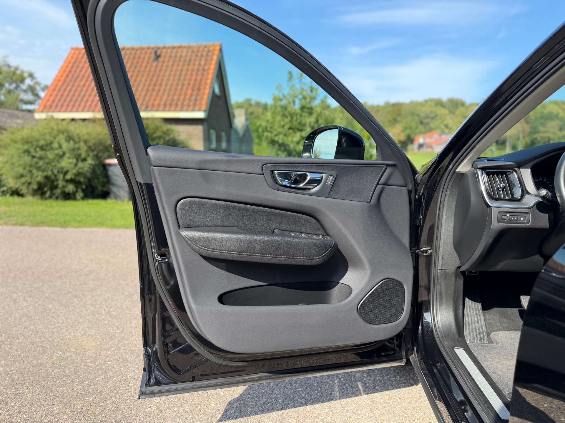 Volvo XC60 2.0 T8 Twin Engine AWD Momentum Pro (2020), foto 21