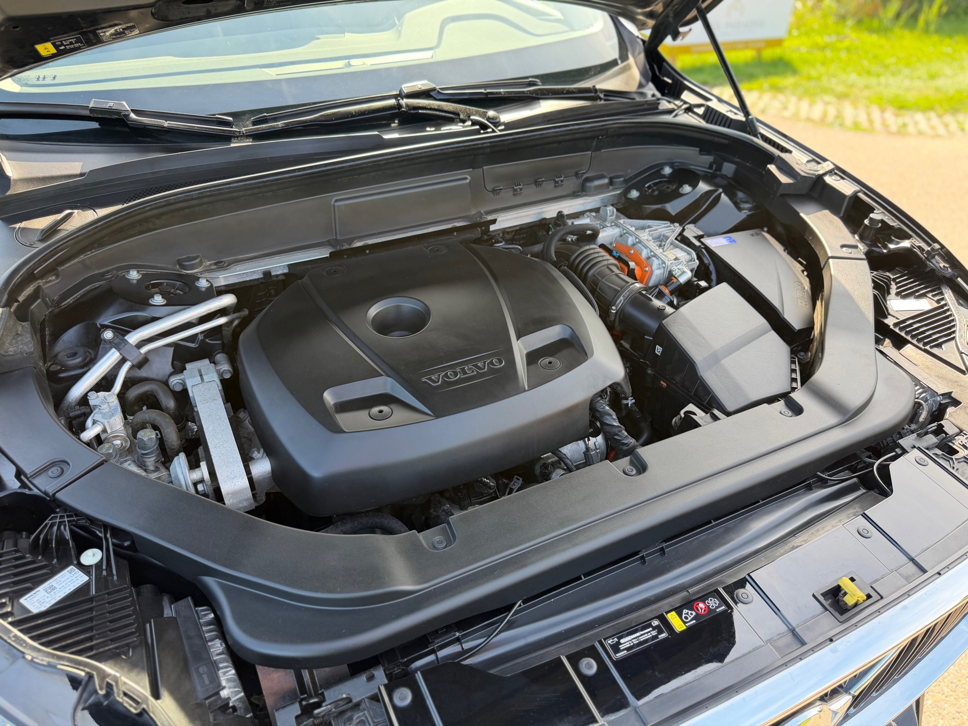 Volvo XC60 2.0 T8 Twin Engine AWD Momentum Pro (2020), foto 24