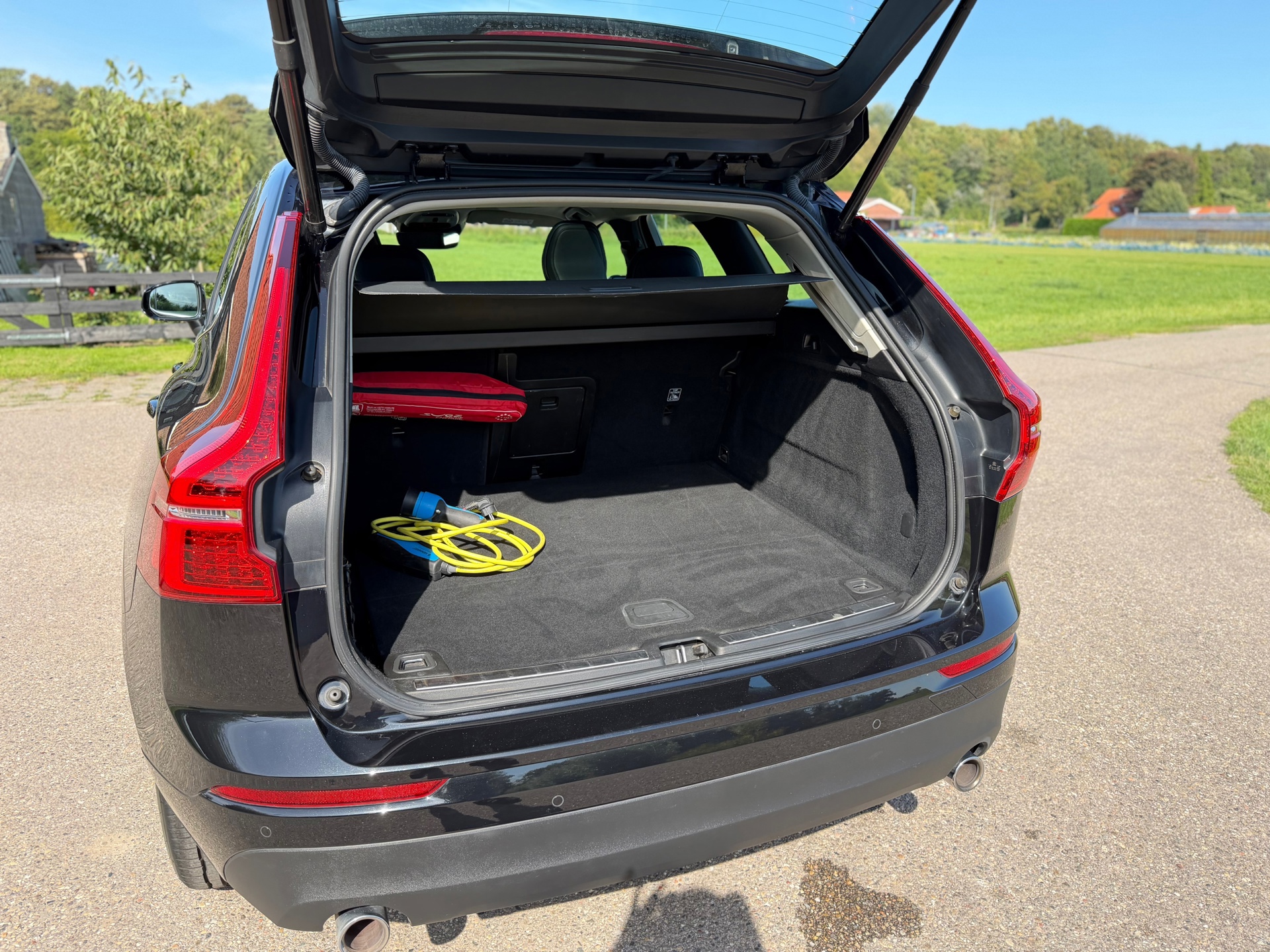 Volvo XC60 2.0 T8 Twin Engine AWD Momentum Pro (2020), foto 25