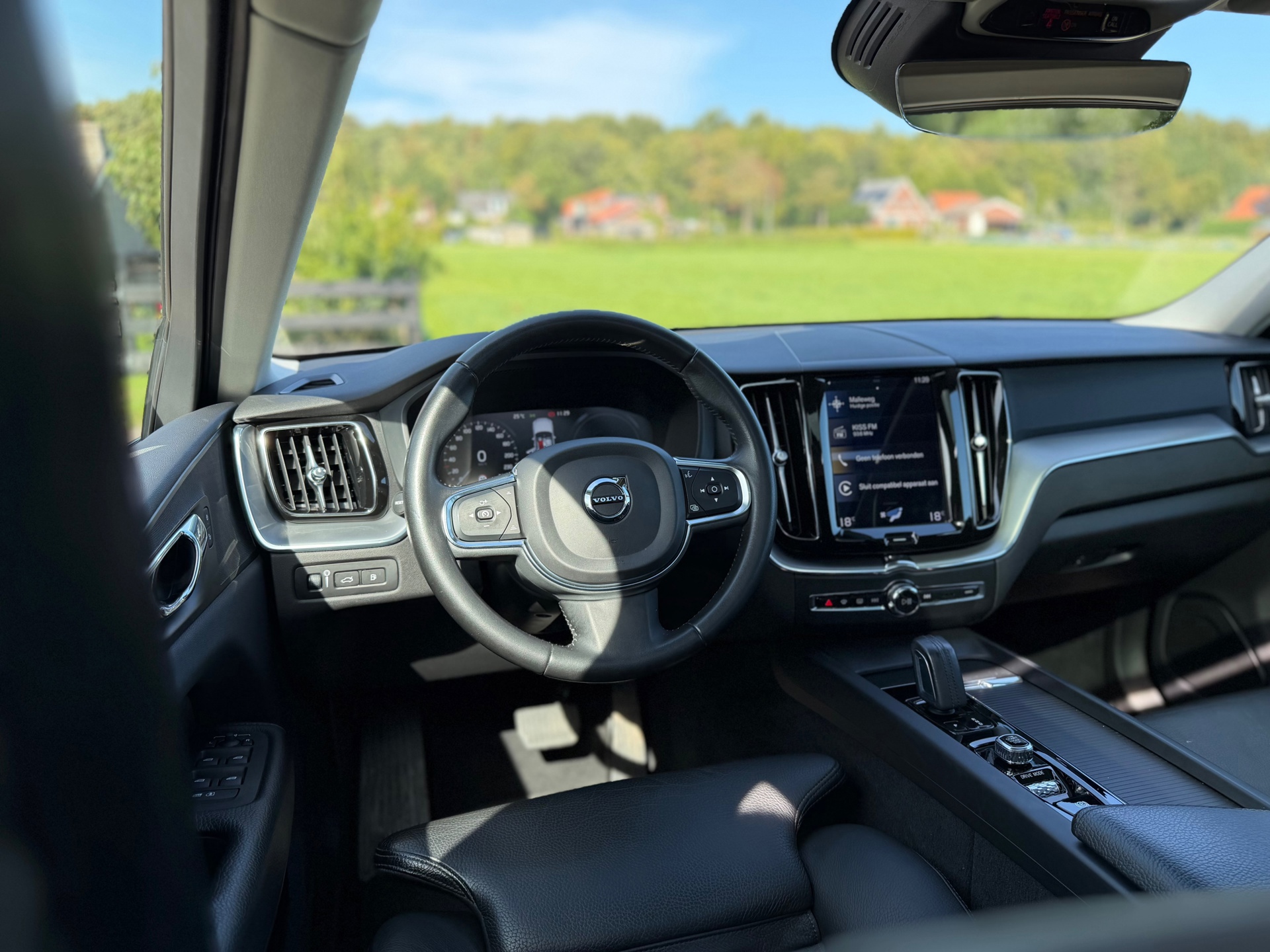 Volvo XC60 2.0 T8 Twin Engine AWD Momentum Pro (2020), foto 4