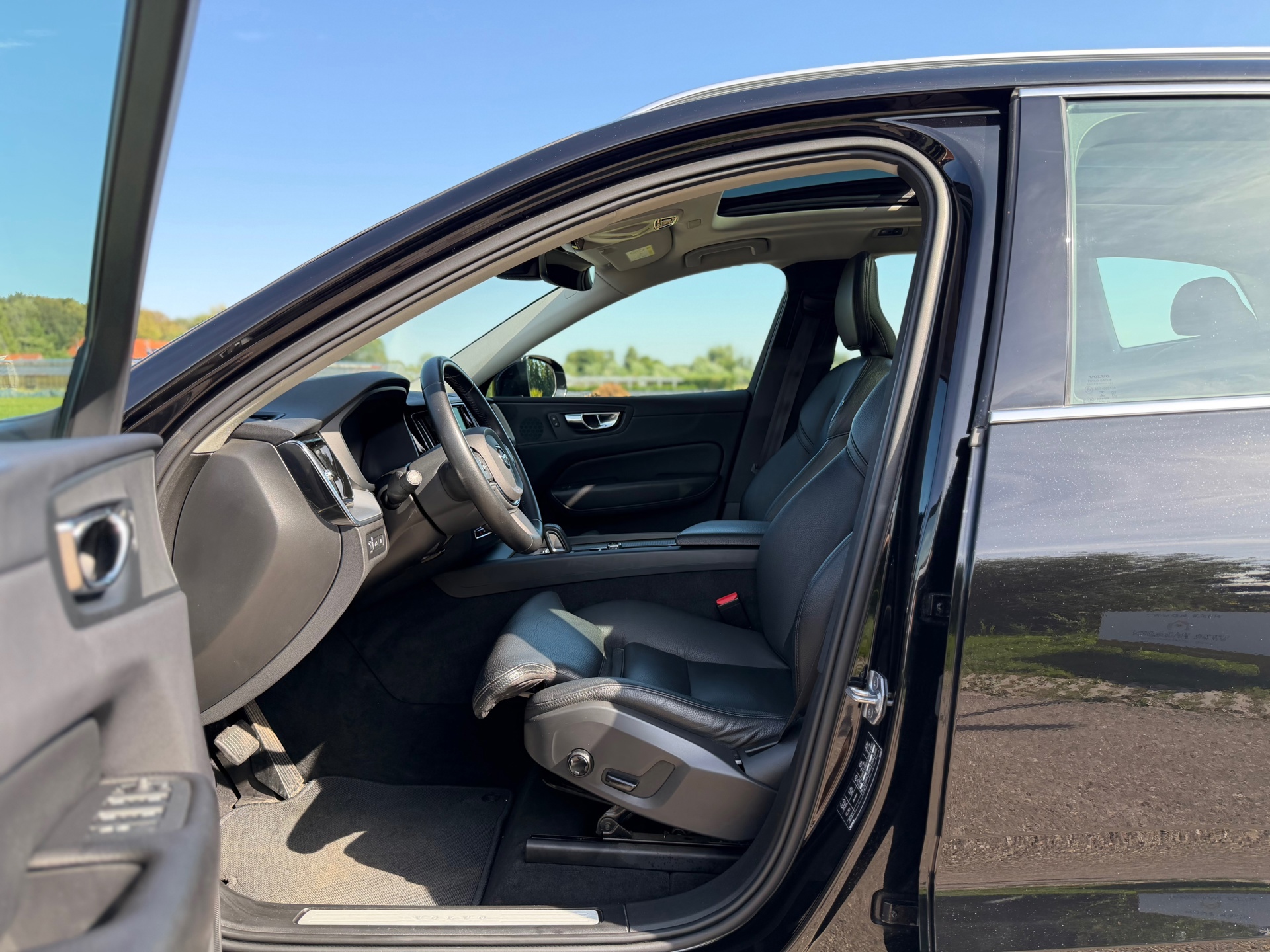 Volvo XC60 2.0 T8 Twin Engine AWD Momentum Pro (2020), foto 6