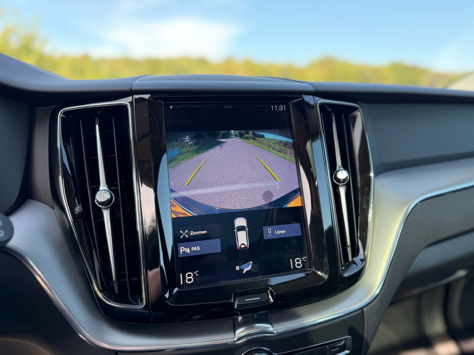 Volvo XC60 2.0 T8 Twin Engine AWD Momentum Pro (2020), foto 9