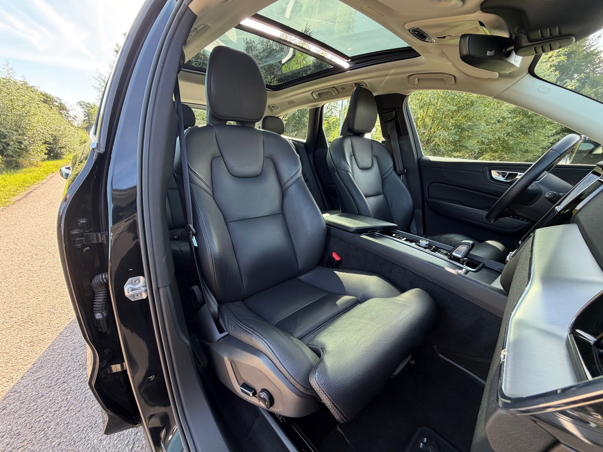 Volvo XC60 2.0 T8 Twin Engine AWD Momentum Pro (2020), foto 10