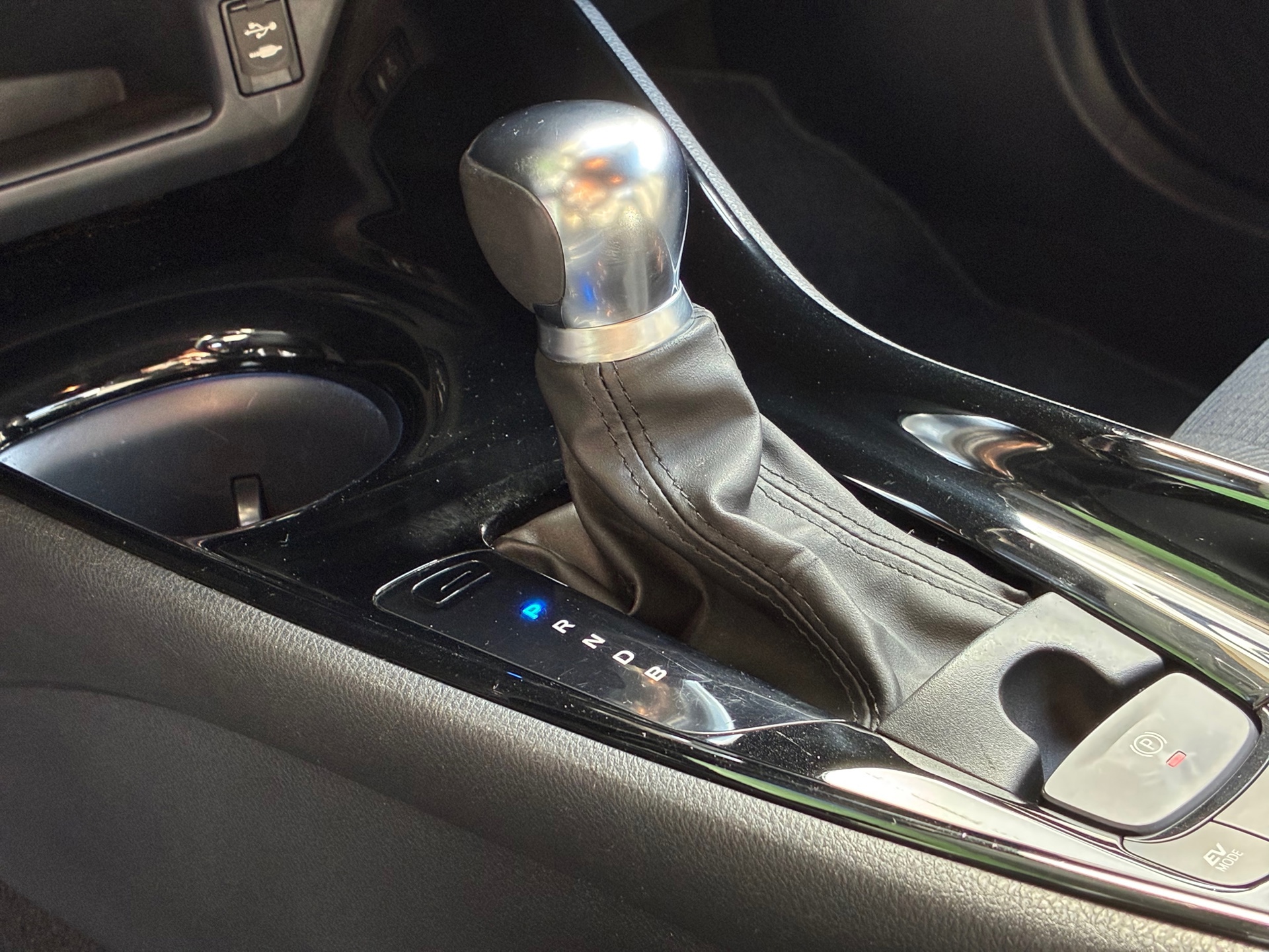 Toyota C-HR 1.8 Hybrid Style (2019), foto 10
