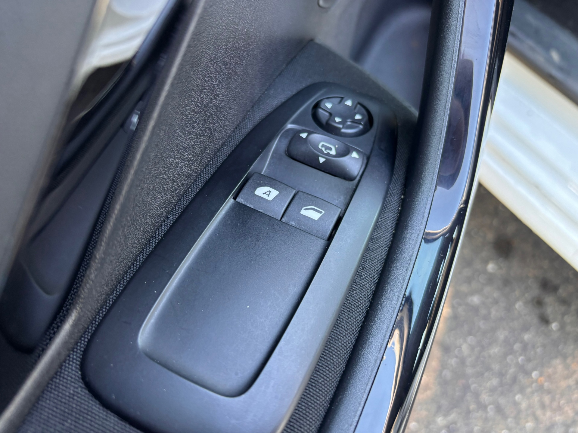 Peugeot 208 1.2 PureTech Signature (2019), foto 13