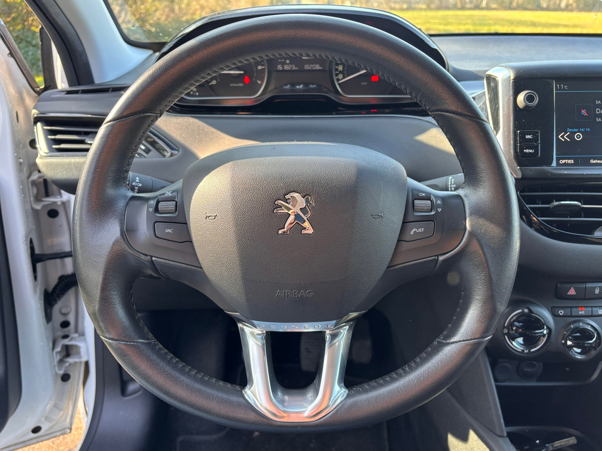 Peugeot 208 1.2 PureTech Signature (2019), foto 16