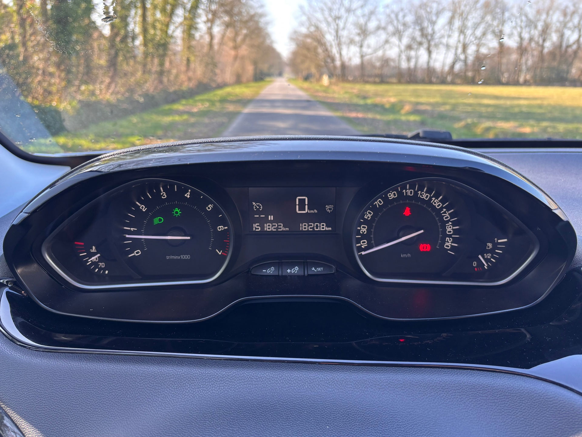 Peugeot 208 1.2 PureTech Signature (2019), foto 18