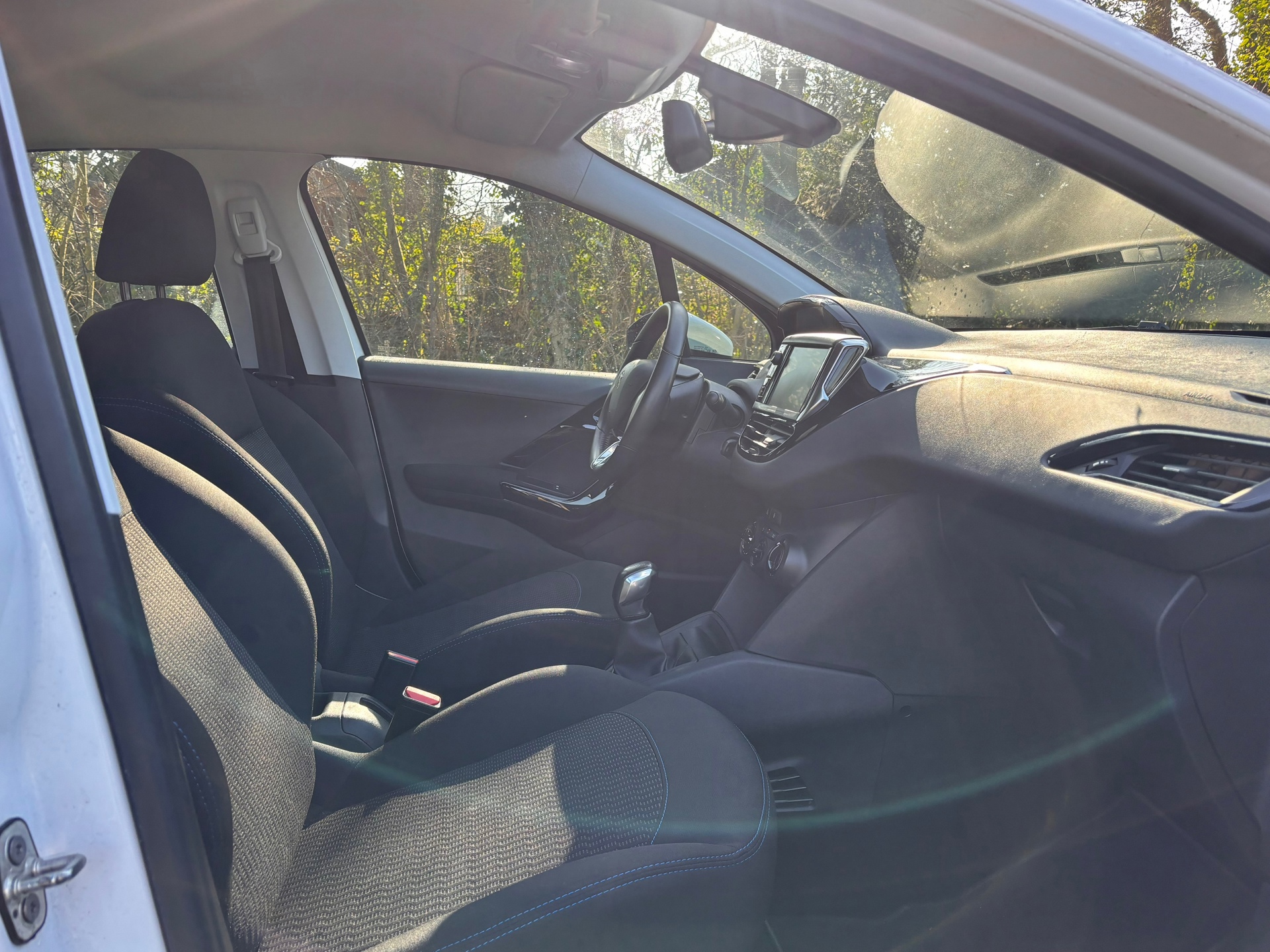 Peugeot 208 1.2 PureTech Signature (2019), foto 9