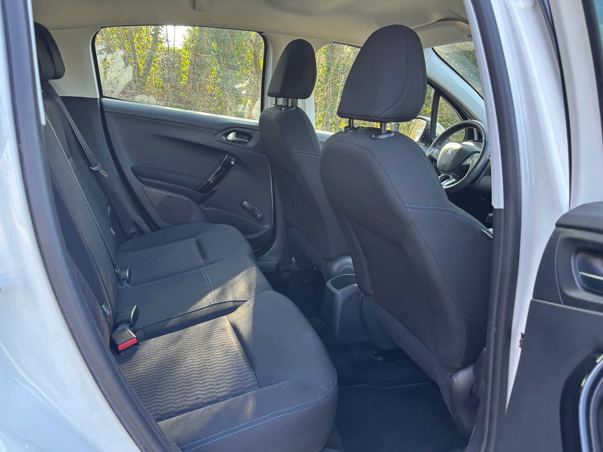 Peugeot 208 1.2 PureTech Signature (2019), foto 10