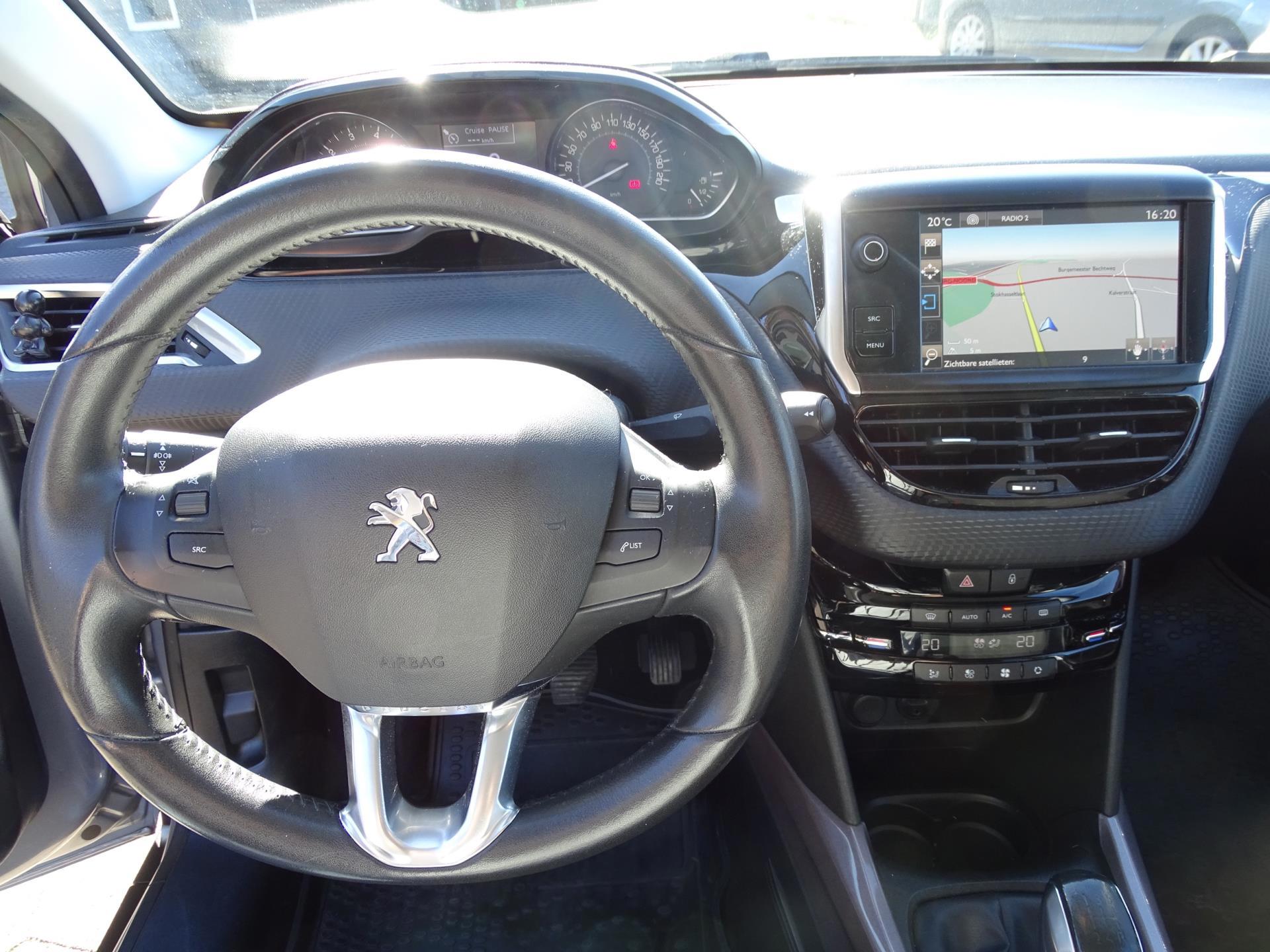 Peugeot 2008 1.2 PureTech Allure (2016), foto 11
