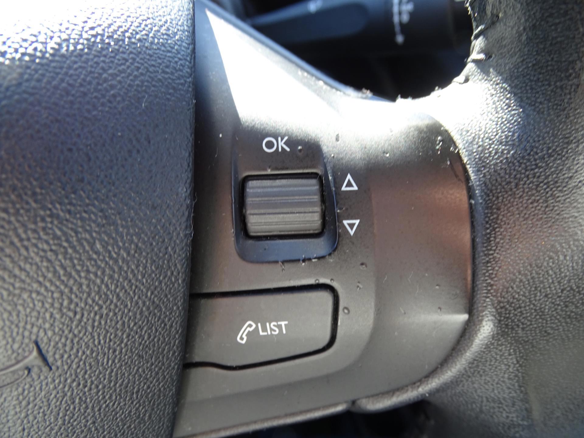 Peugeot 2008 1.2 PureTech Allure (2016), foto 16