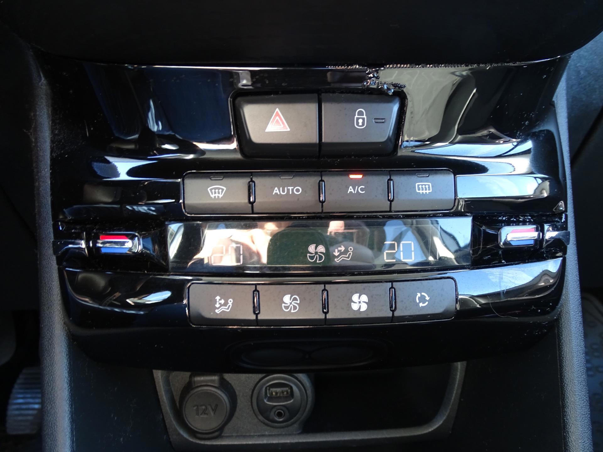 Peugeot 2008 1.2 PureTech Allure (2016), foto 17