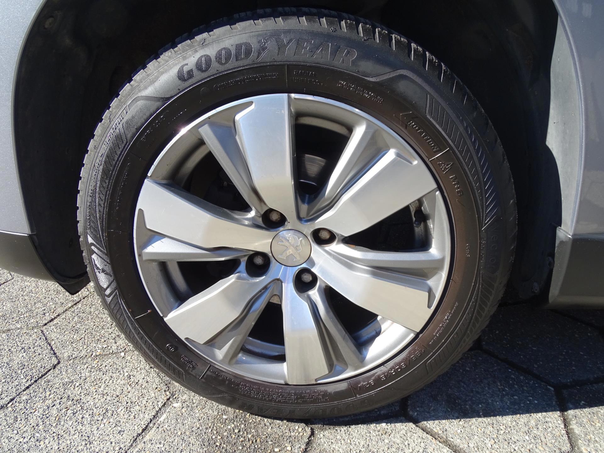 Peugeot 2008 1.2 PureTech Allure (2016), foto 19