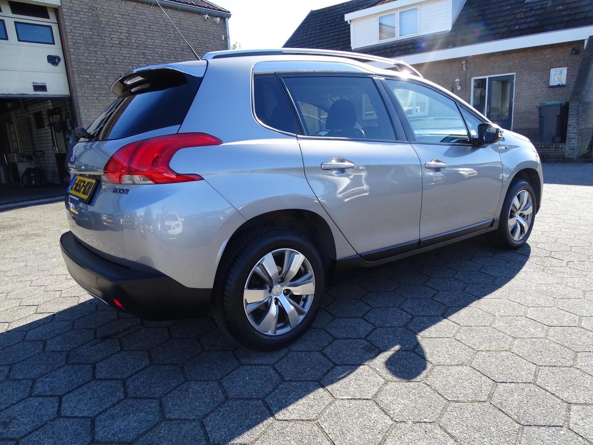 Peugeot 2008 1.2 PureTech Allure (2016), foto 3