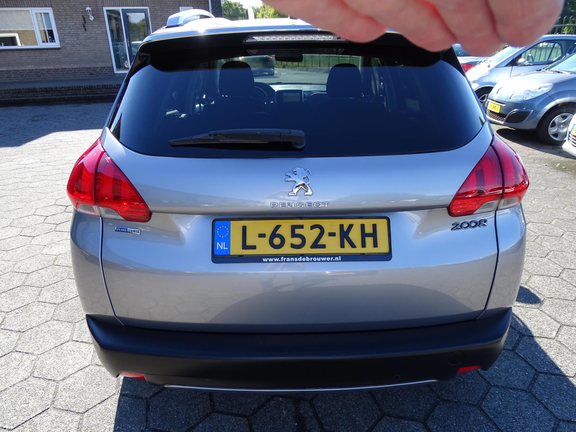 Peugeot 2008 1.2 PureTech Allure (2016), foto 6