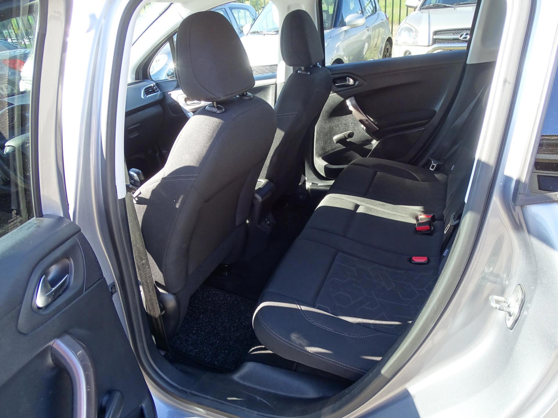 Peugeot 2008 1.2 PureTech Allure (2016), foto 8