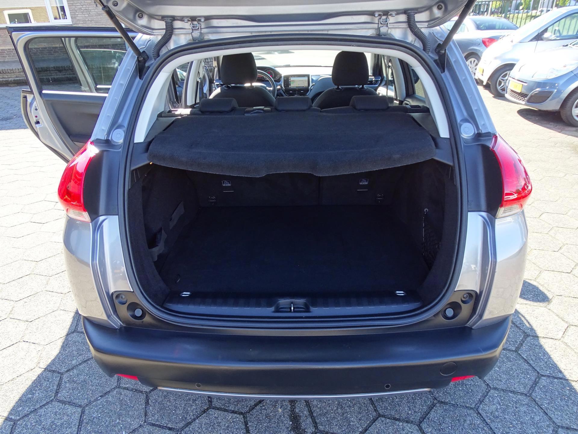 Peugeot 2008 1.2 PureTech Allure (2016), foto 9