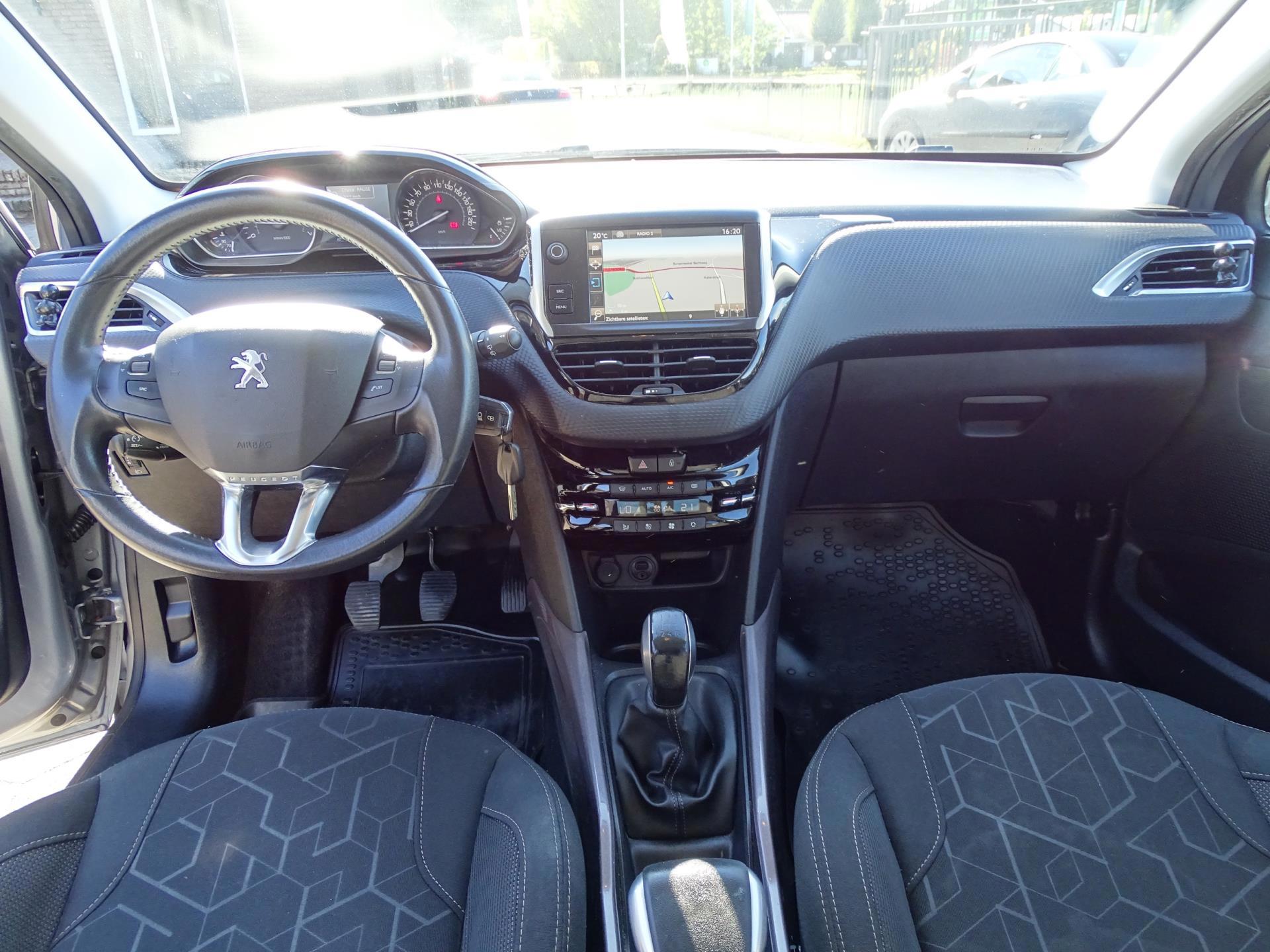 Peugeot 2008 1.2 PureTech Allure (2016), foto 10