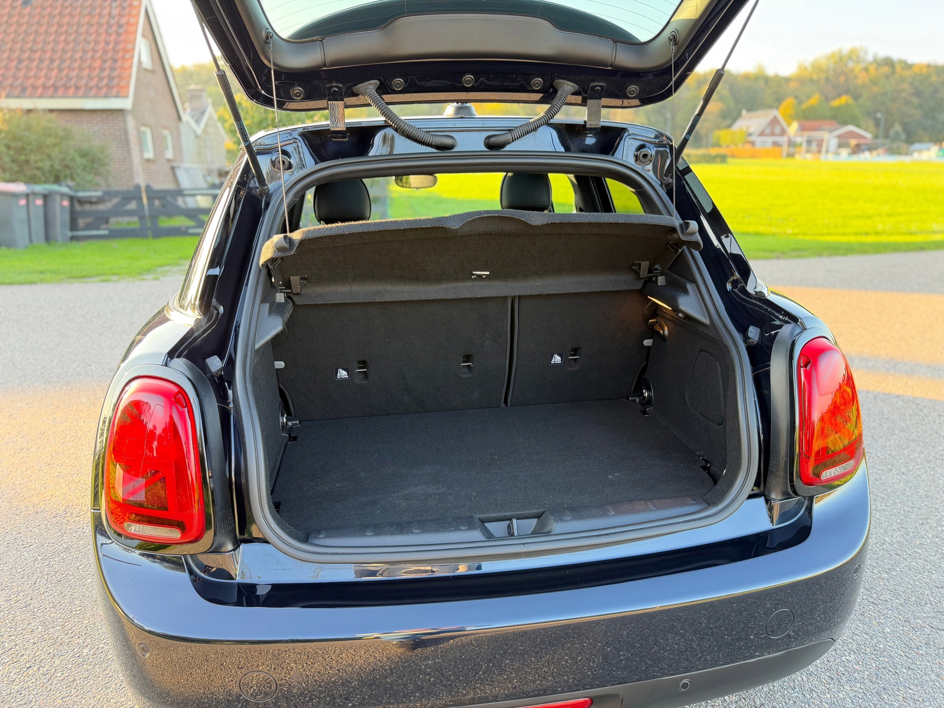 Mini 5-Deurs 1.5 Cooper 60 Years Edition (2020), foto 24