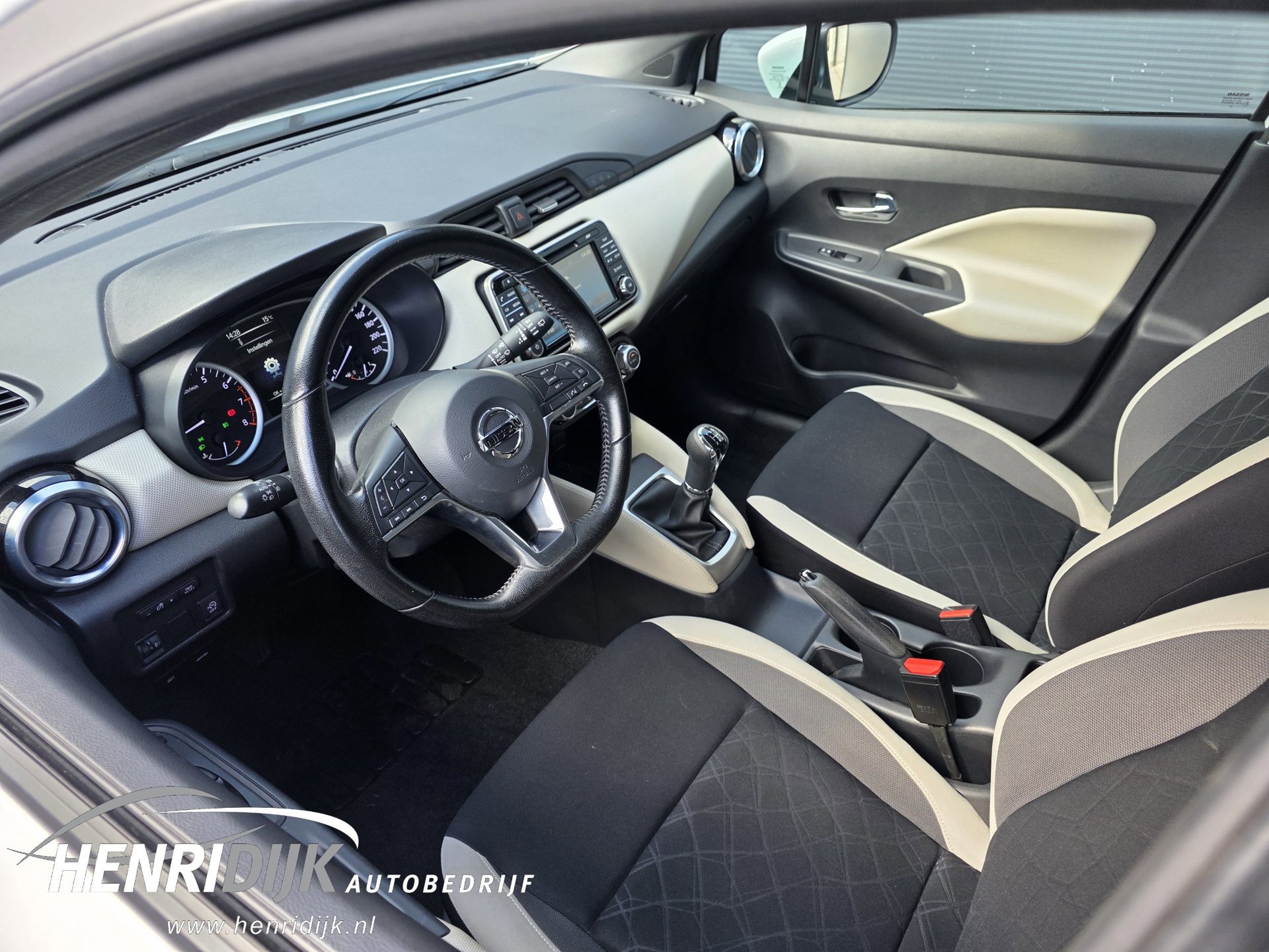 Nissan Micra 0.9 IG-T N-Connecta (2018), foto 11