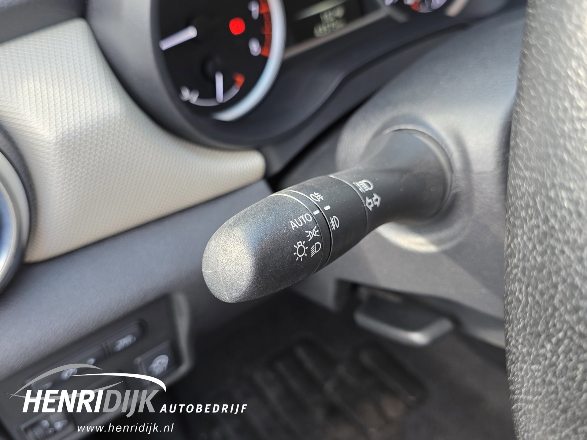 Nissan Micra 0.9 IG-T N-Connecta (2018), foto 16