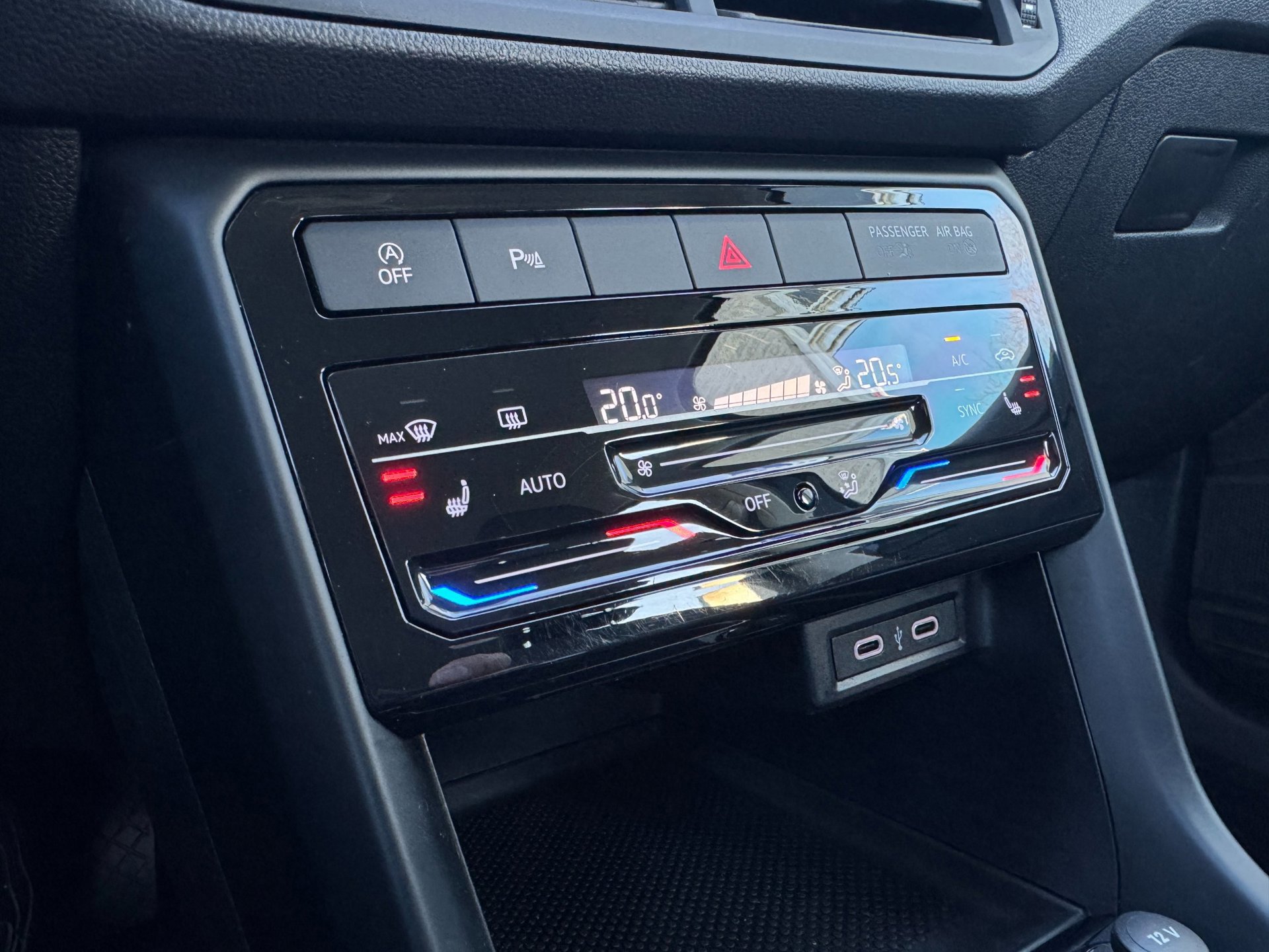Volkswagen T-Cross 1.0 TSI Life CAMERA (2022), foto 30