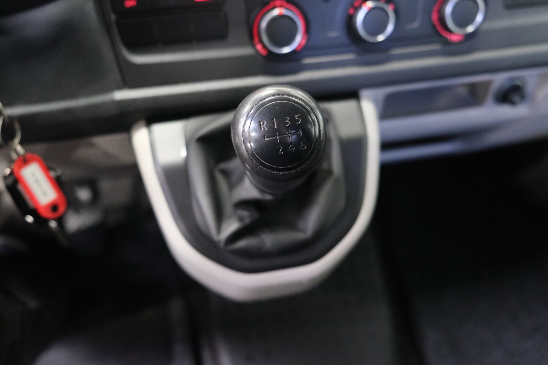Volkswagen Transporter 2.0 TSI 150PK L2H2 Highline (2019), foto 25