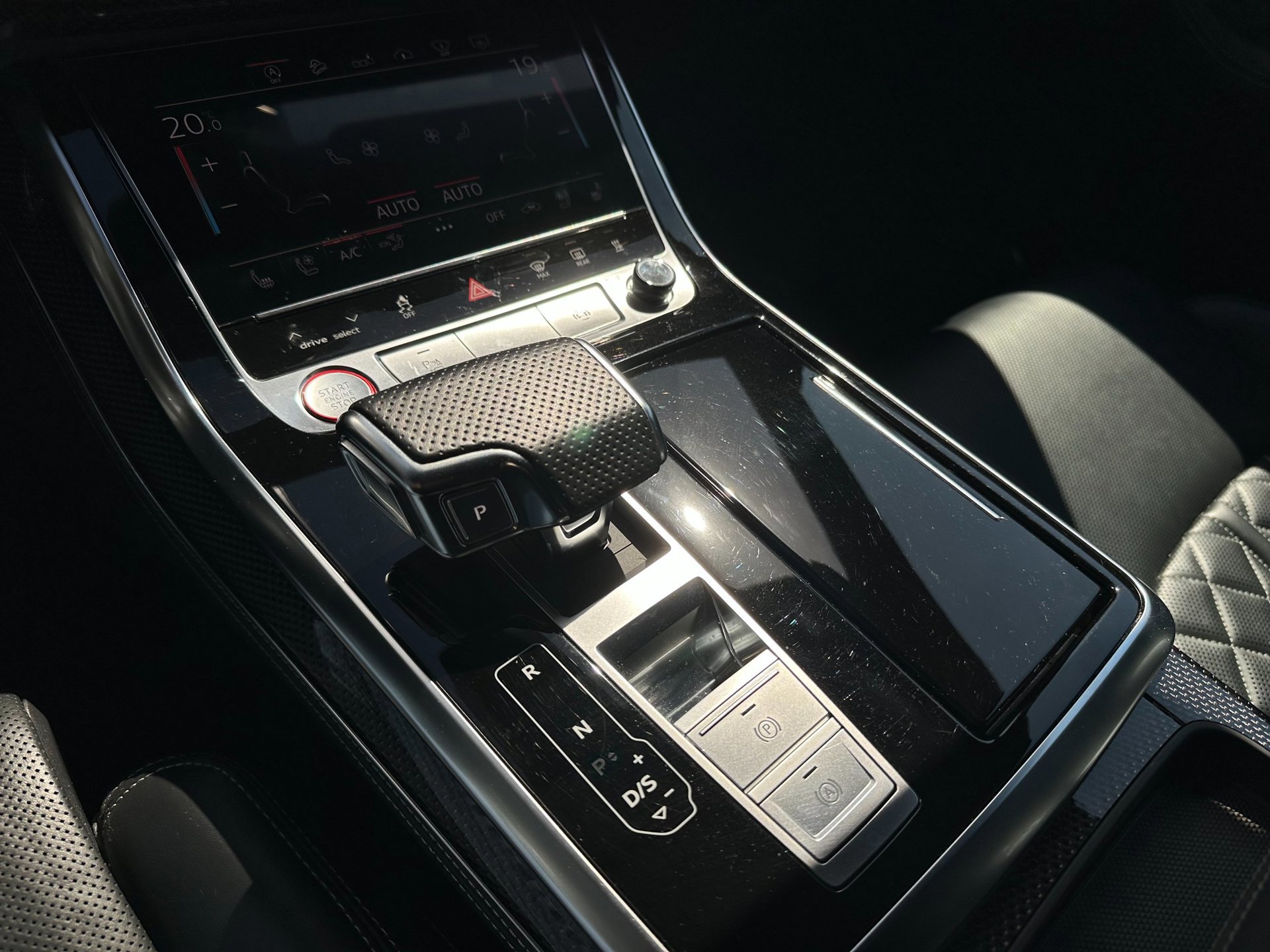Audi SQ8 4.0 TDI quattro (2020), foto 31