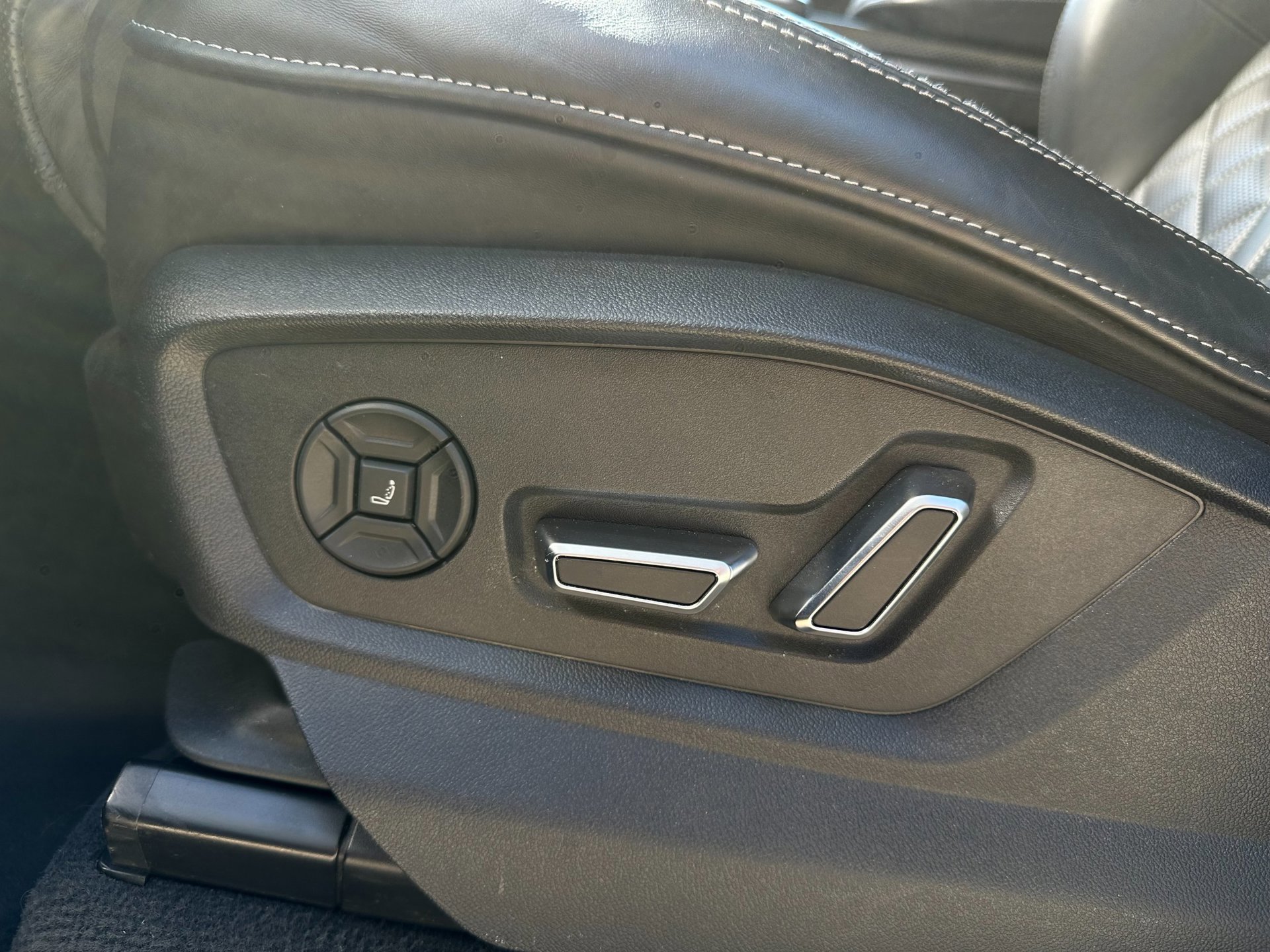Audi SQ8 4.0 TDI quattro (2020), foto 37