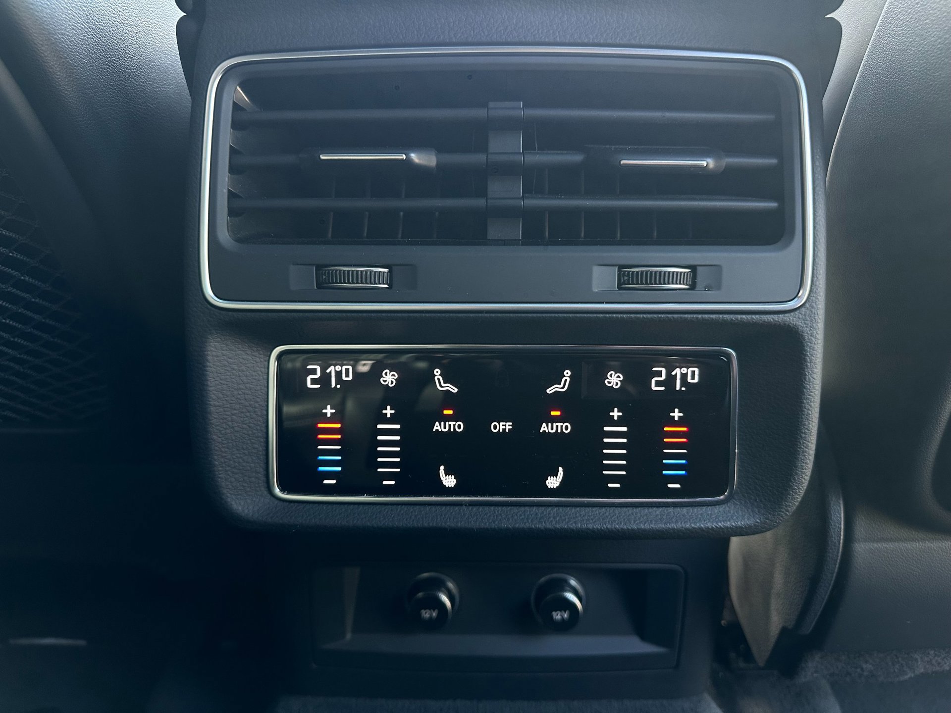 Audi SQ8 4.0 TDI quattro (2020), foto 39