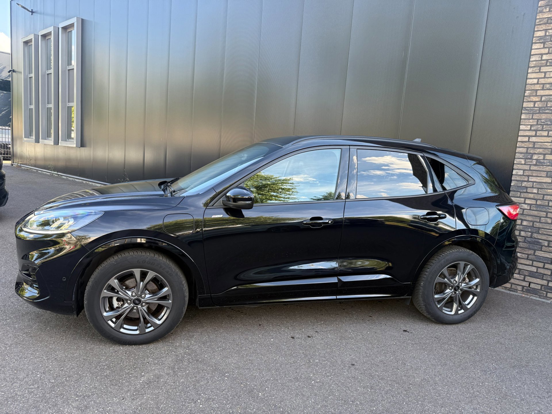 Ford Kuga 2.5 225pk PHEV ST-Line (2023), foto 2