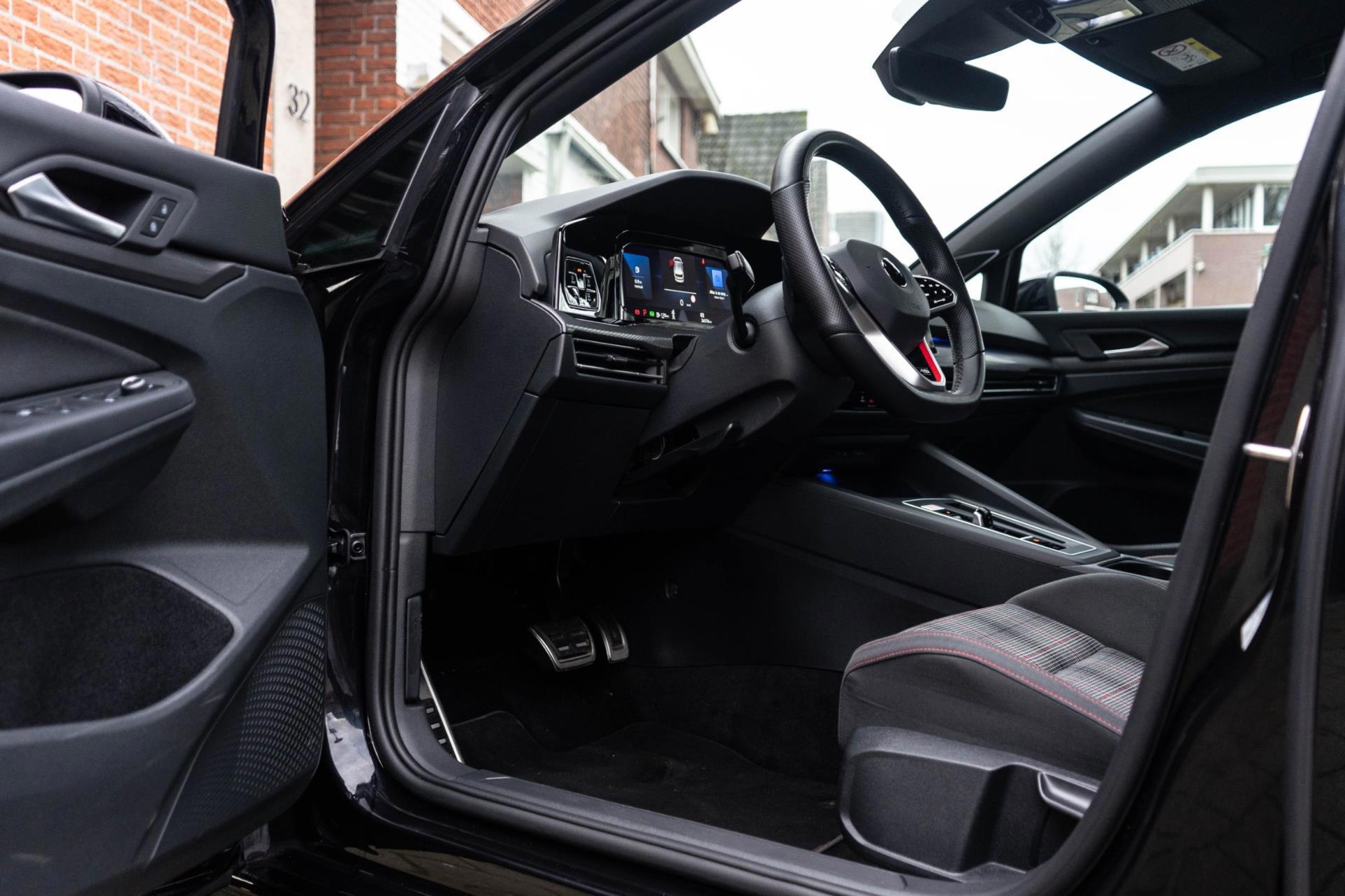 Volkswagen Golf 2.0 TSI GTI HARMAN K (2021), foto 17