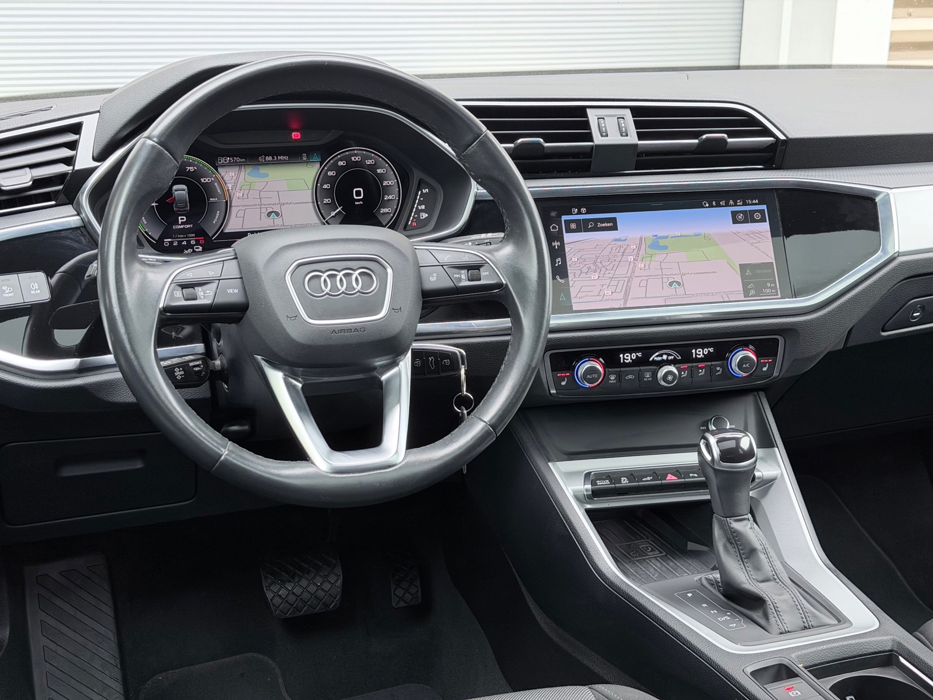 Audi Q3 Sportback 45 TFSI e S-Line (2022), foto 15