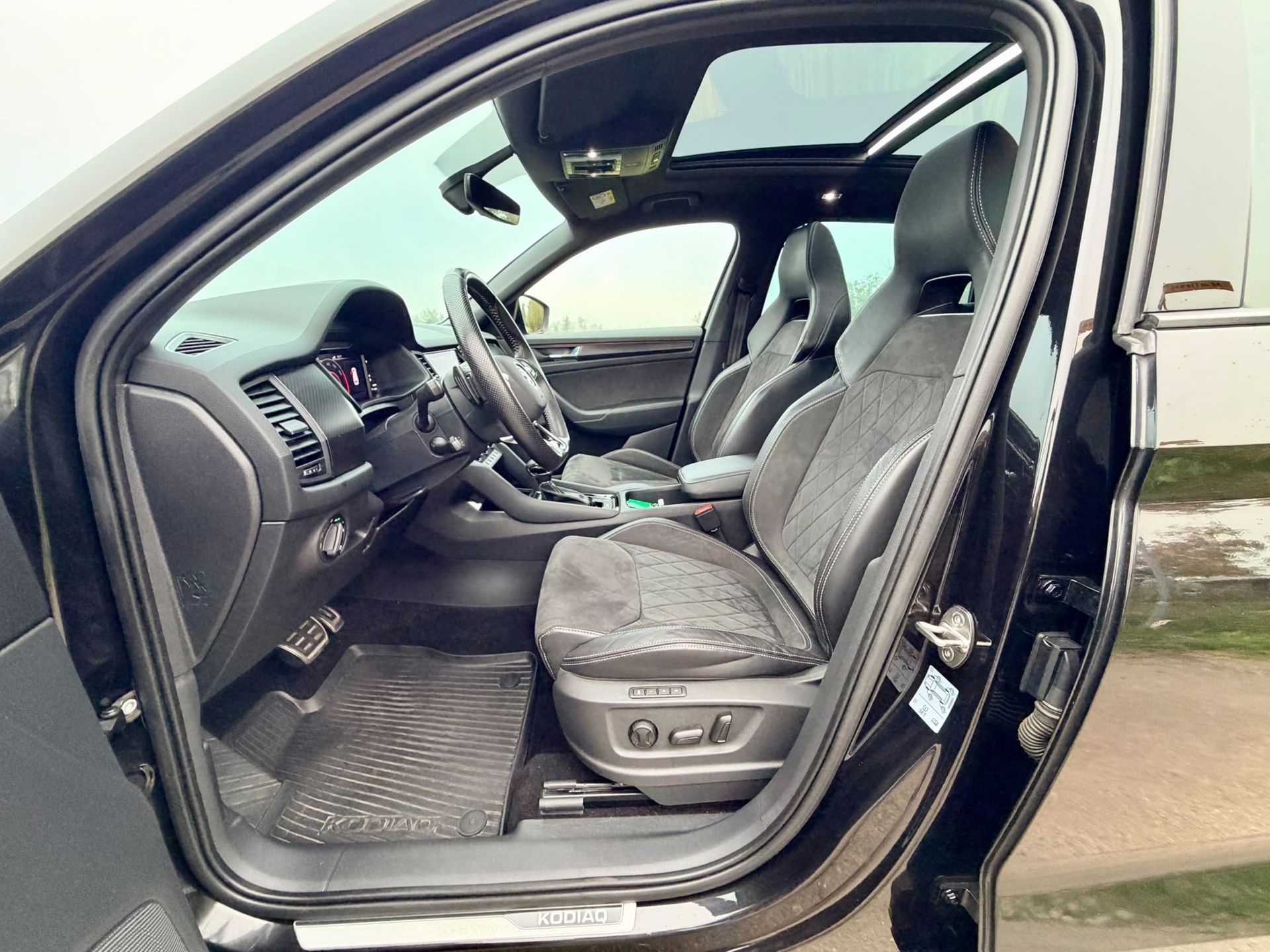 Skoda Kodiaq 1.5 TSI Business Sportline 7p (2021), foto 17