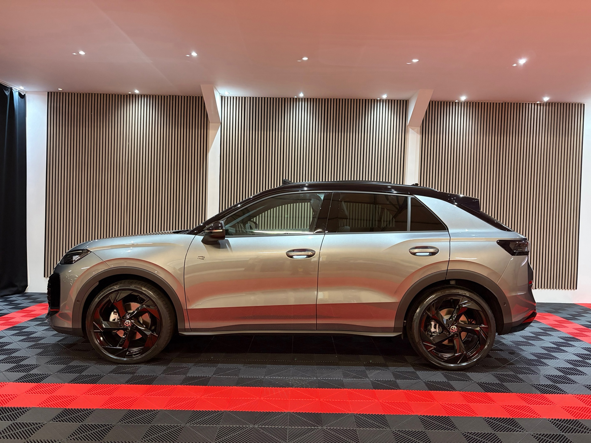 Volkswagen T-Roc 1.5 eTsi Limited Edition DSG R-Line Blackstyle (2026), foto 12