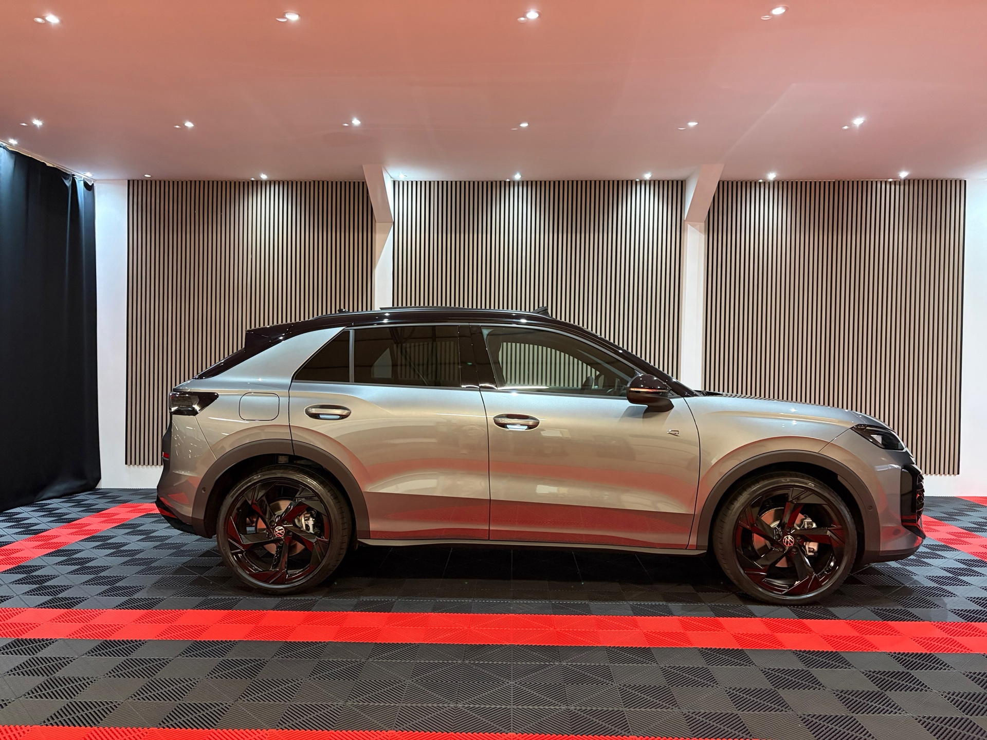 Volkswagen T-Roc 1.5 eTsi Limited Edition DSG R-Line Blackstyle (2026), foto 6