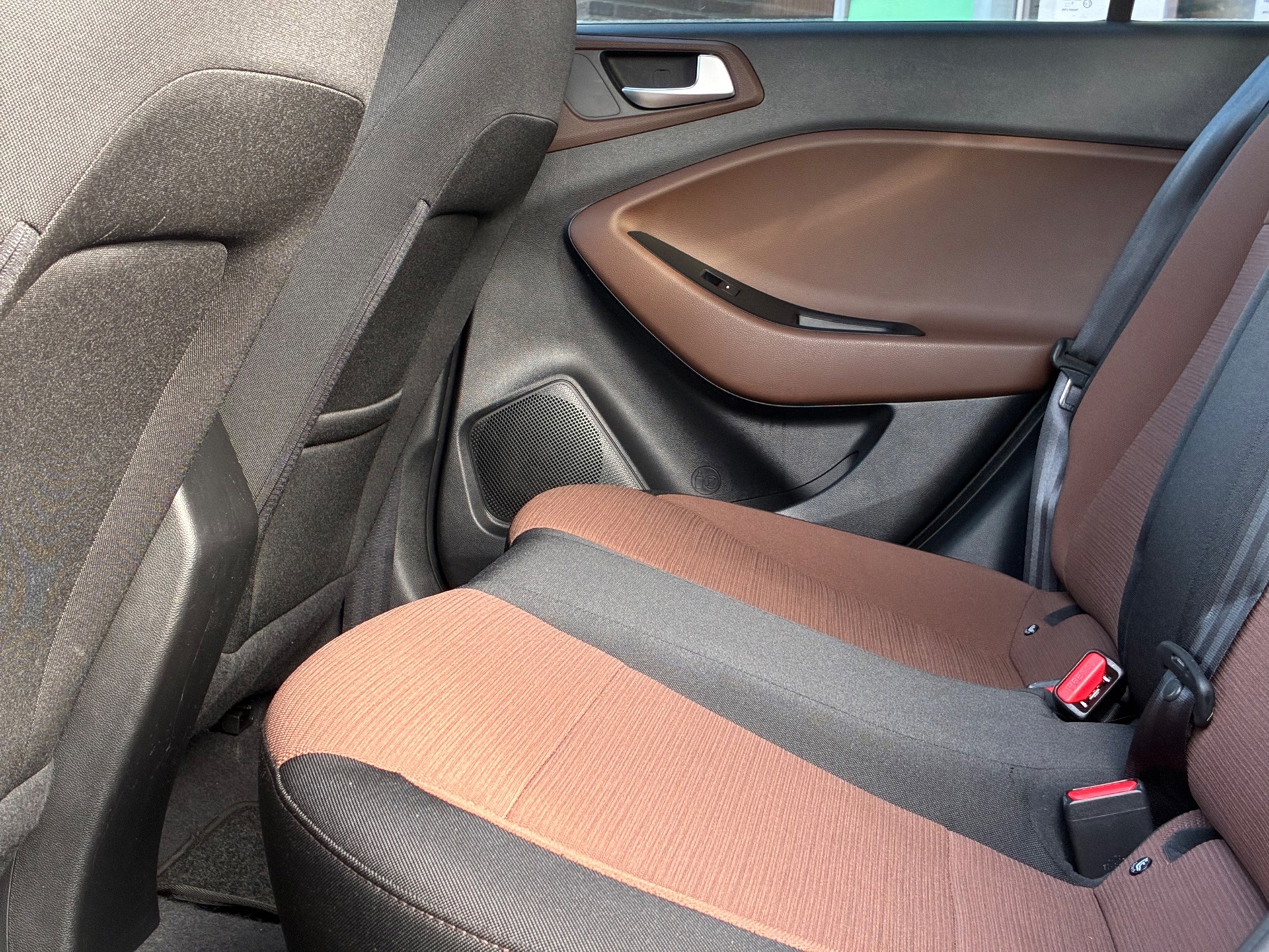 Hyundai i20 1.2 HP i-Motion Comfort (2016), foto 15