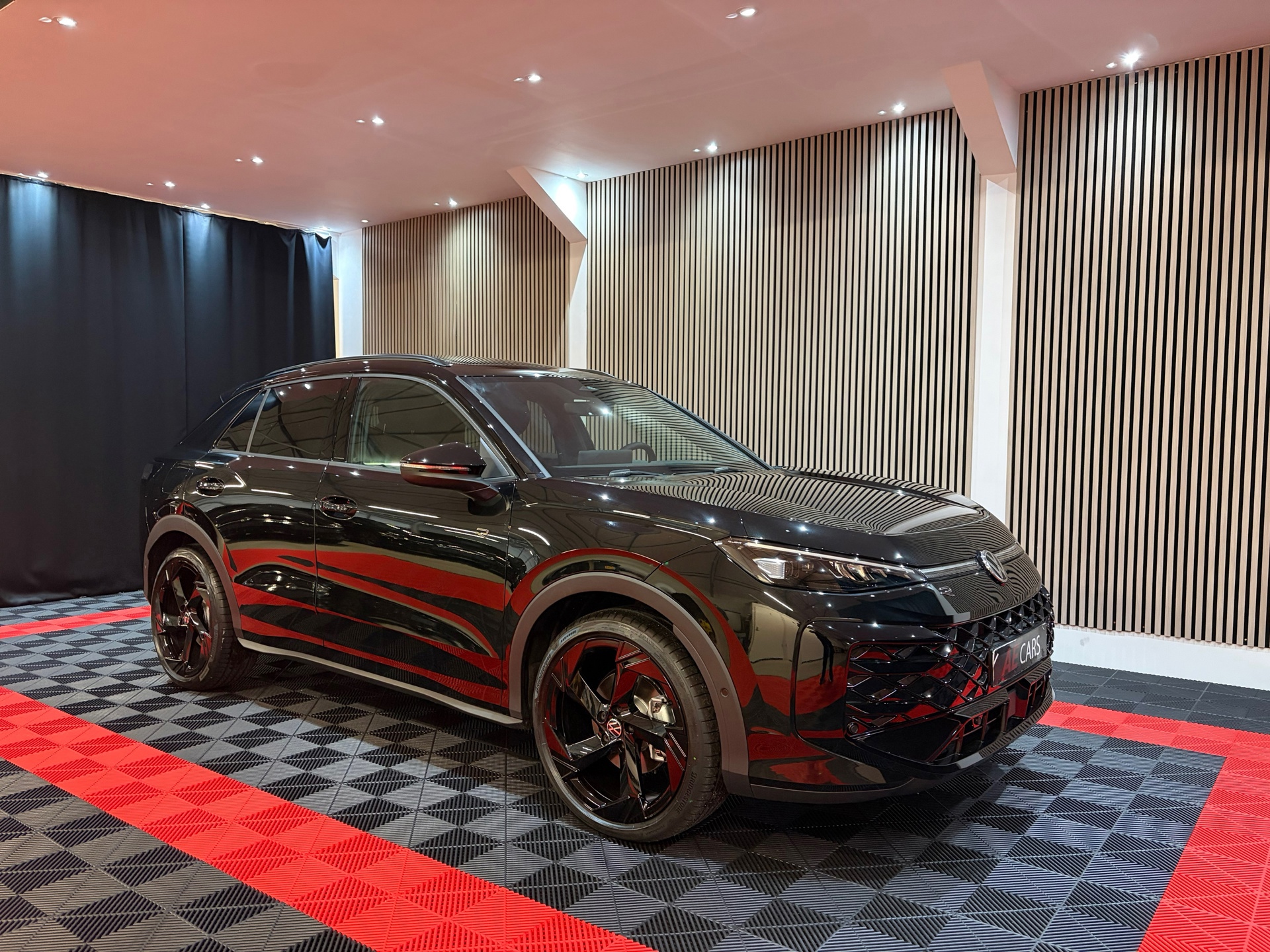Volkswagen T-Roc 1.5 eTsi R-Line First Edition 2026 (2026), foto 1
