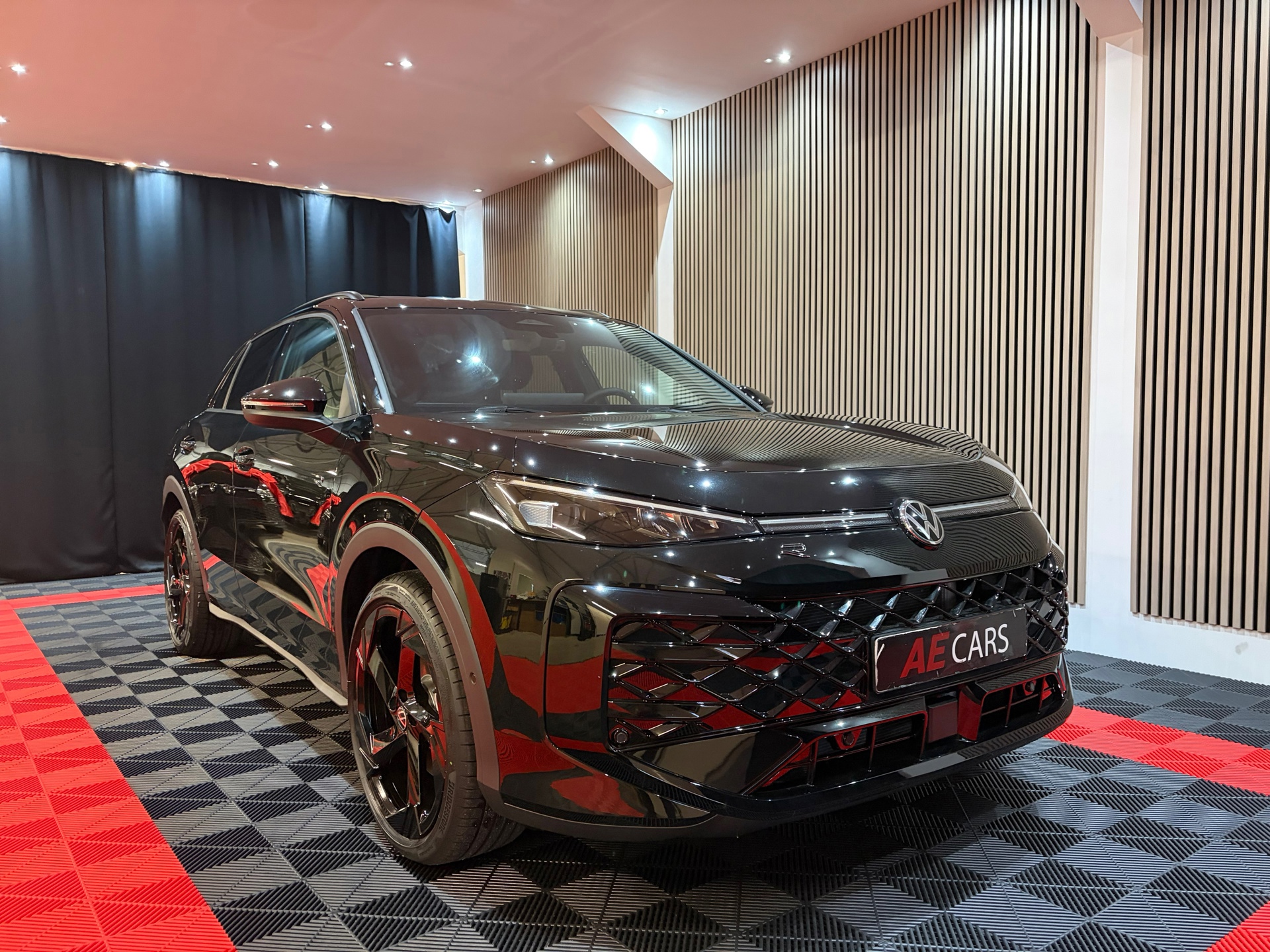 Volkswagen T-Roc 1.5 eTsi R-Line First Edition 2026 (2026), foto 2