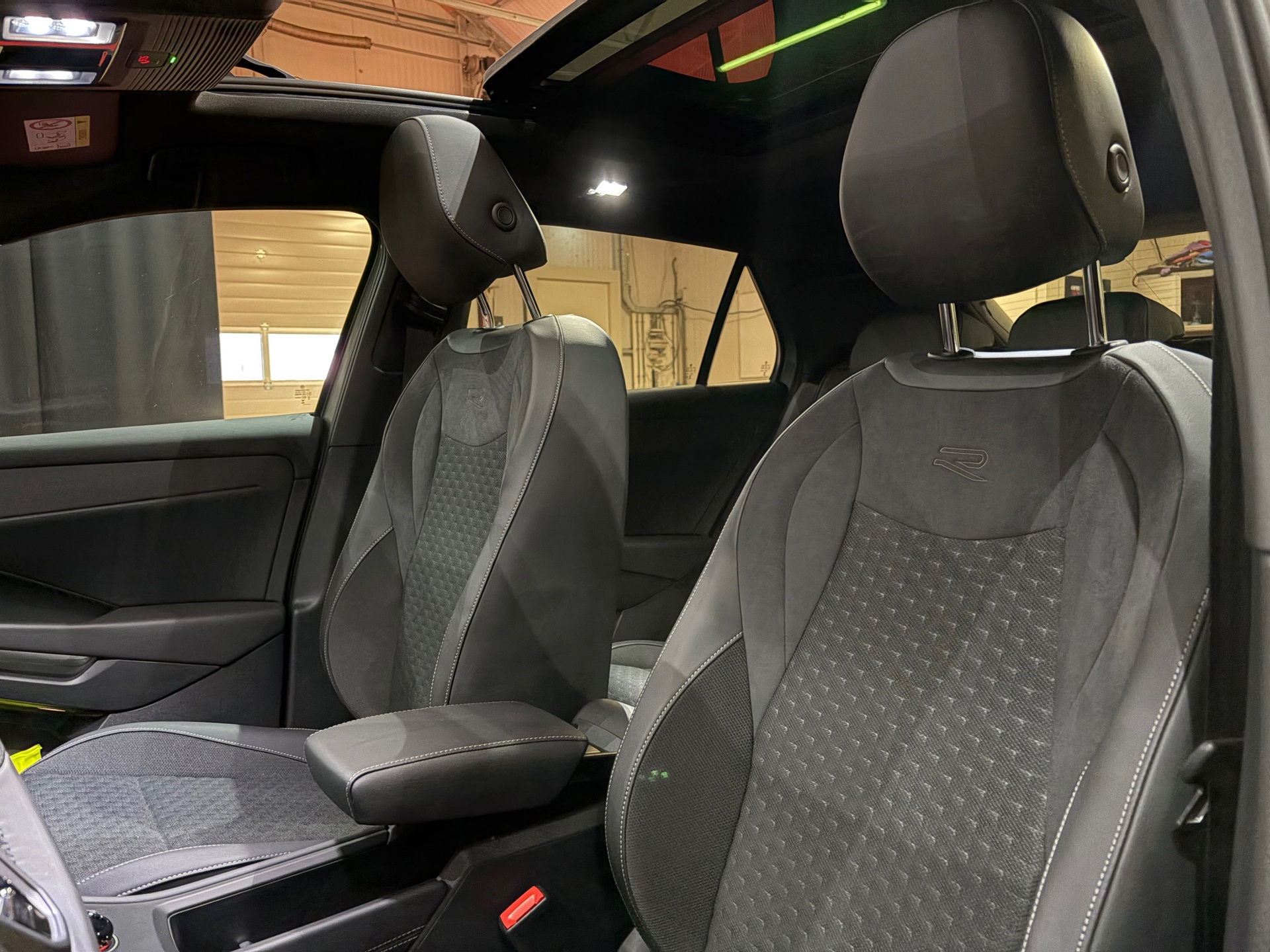 Volkswagen T-Roc 1.5 eTsi R-Line First Edition 2026 (2026), foto 20