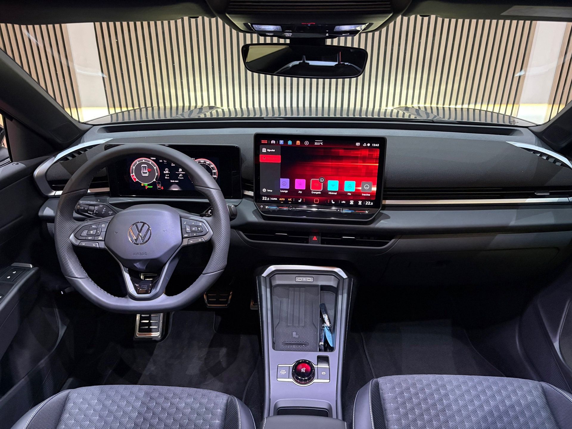 Volkswagen T-Roc 1.5 eTsi R-Line First Edition 2026 (2026), foto 22