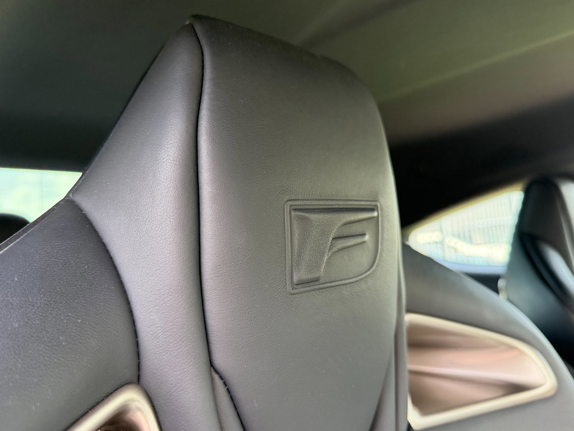 Lexus RC F 5.0 V8 477PK 2016 (2016), foto 39