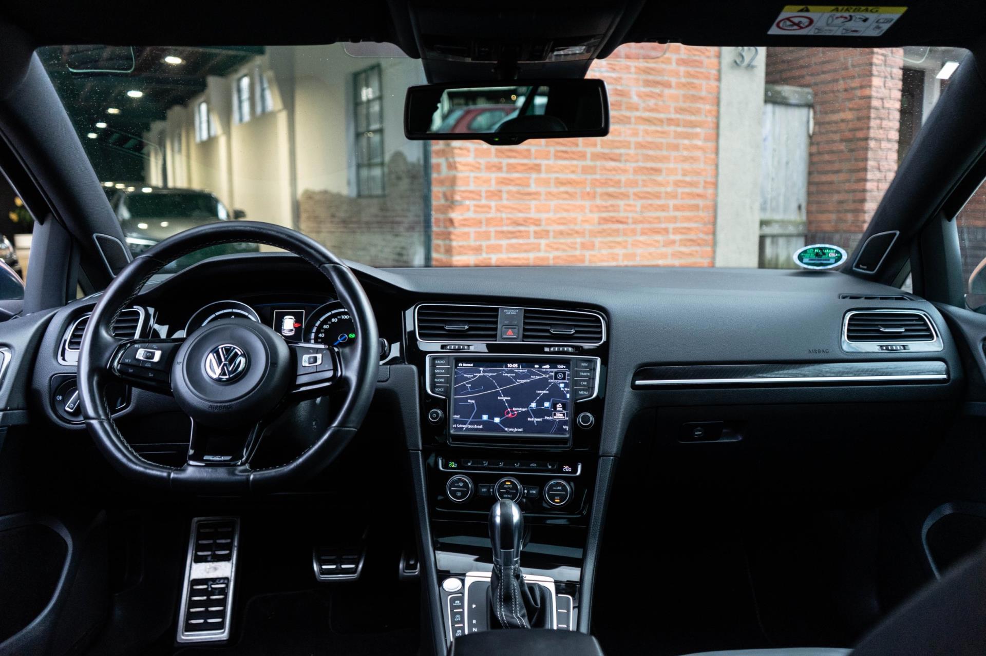 Volkswagen Golf 2.0 TSI R 4Motion (2016), foto 11