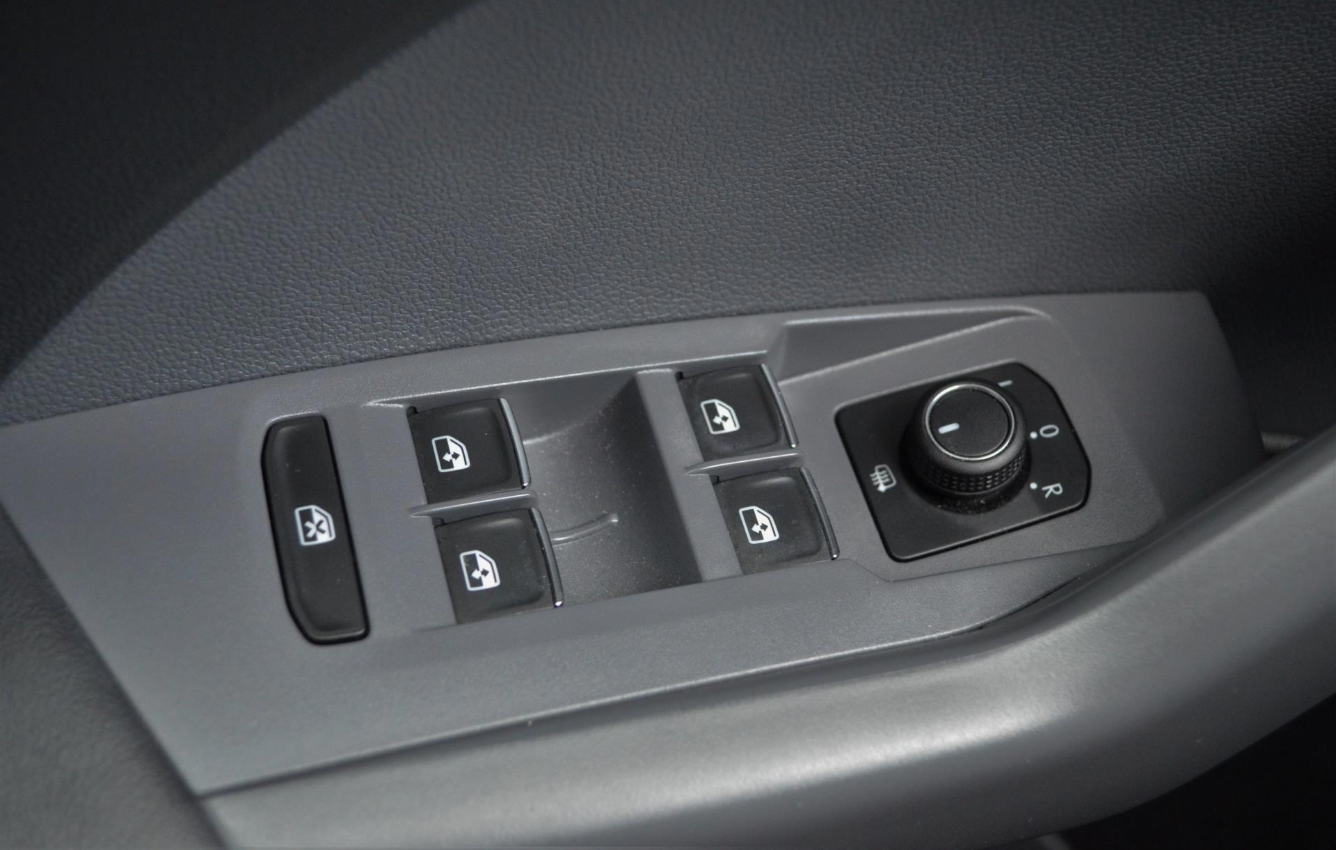Volkswagen T-Cross 1.0 TSI Style (2019), foto 12