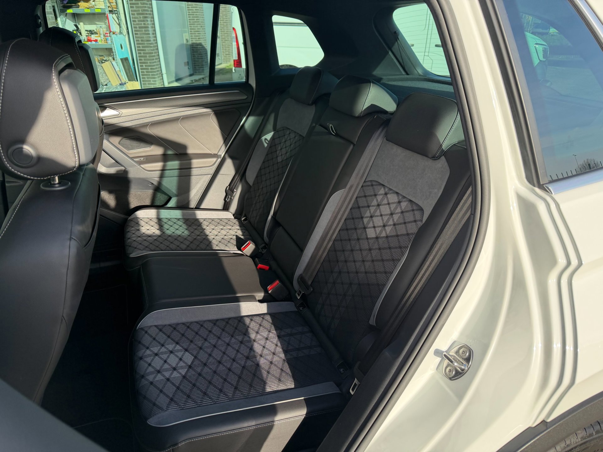 Volkswagen Tiguan 1.4 TSI eHybrid R-Line Business (2022), foto 14