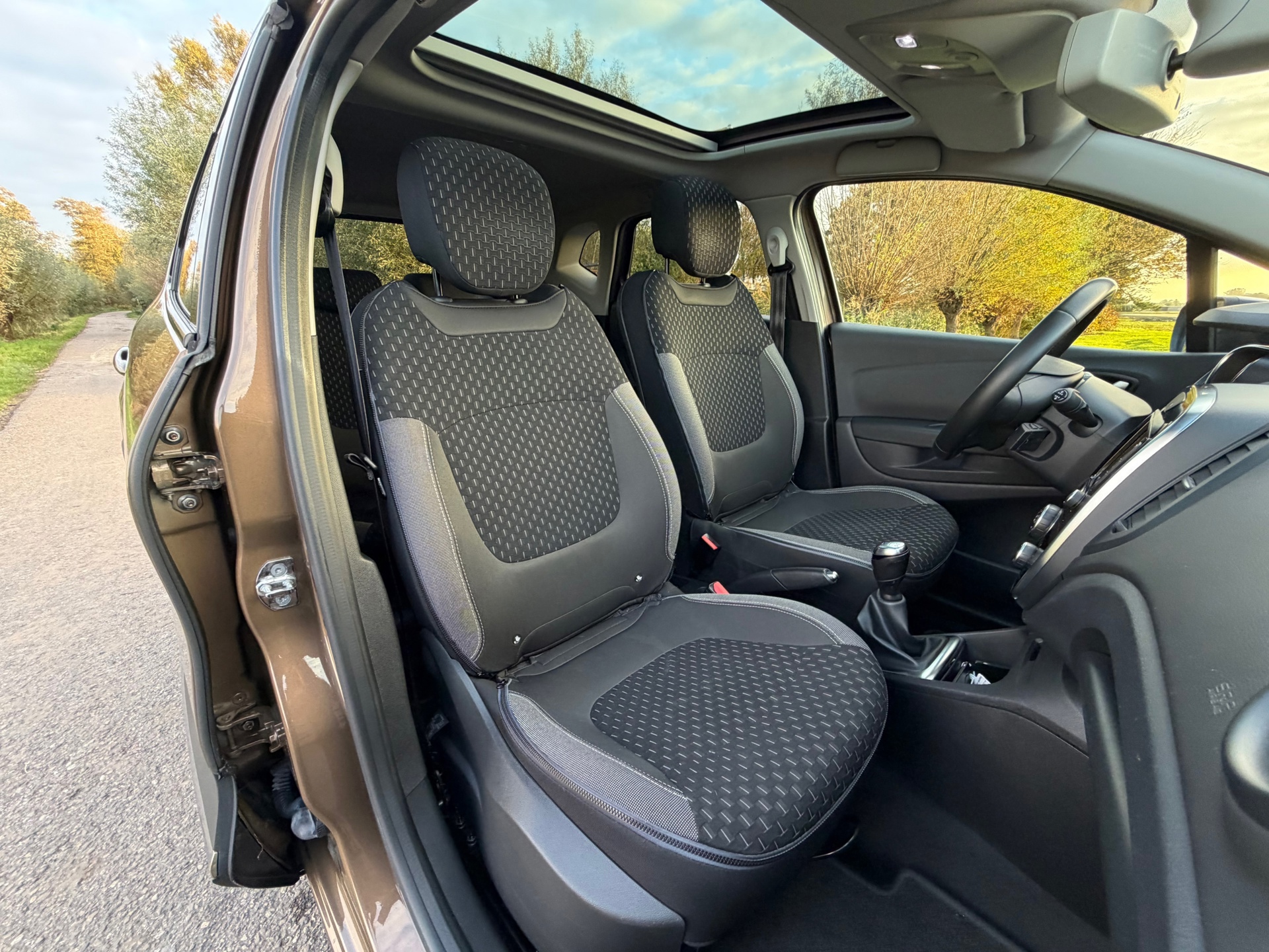 Renault Captur 0.9 TCe Intens (2017), foto 2