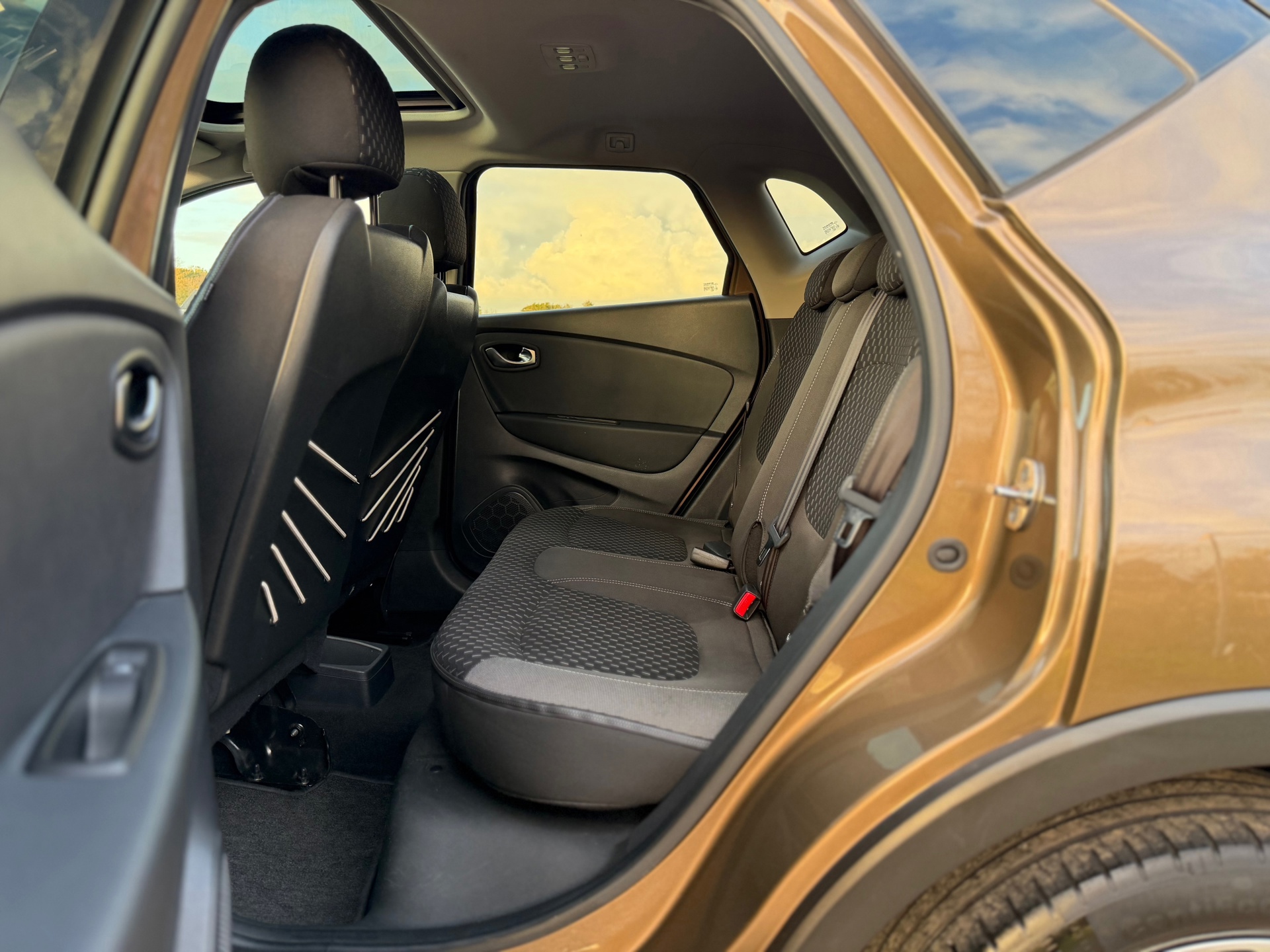 Renault Captur 0.9 TCe Intens (2017), foto 20